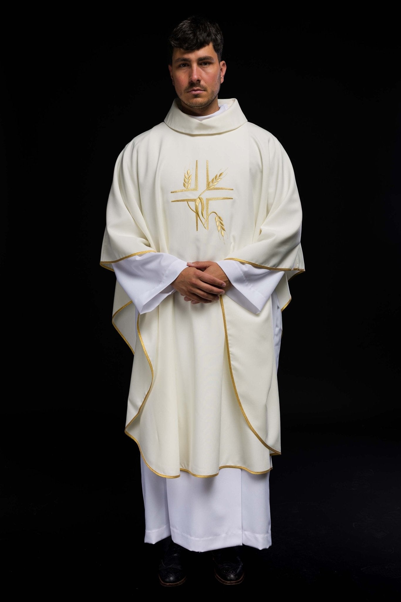 Simple ecru chasuble with golden embroidery KOR/016/05/12 ECRU - HAFTINAUSA.COM