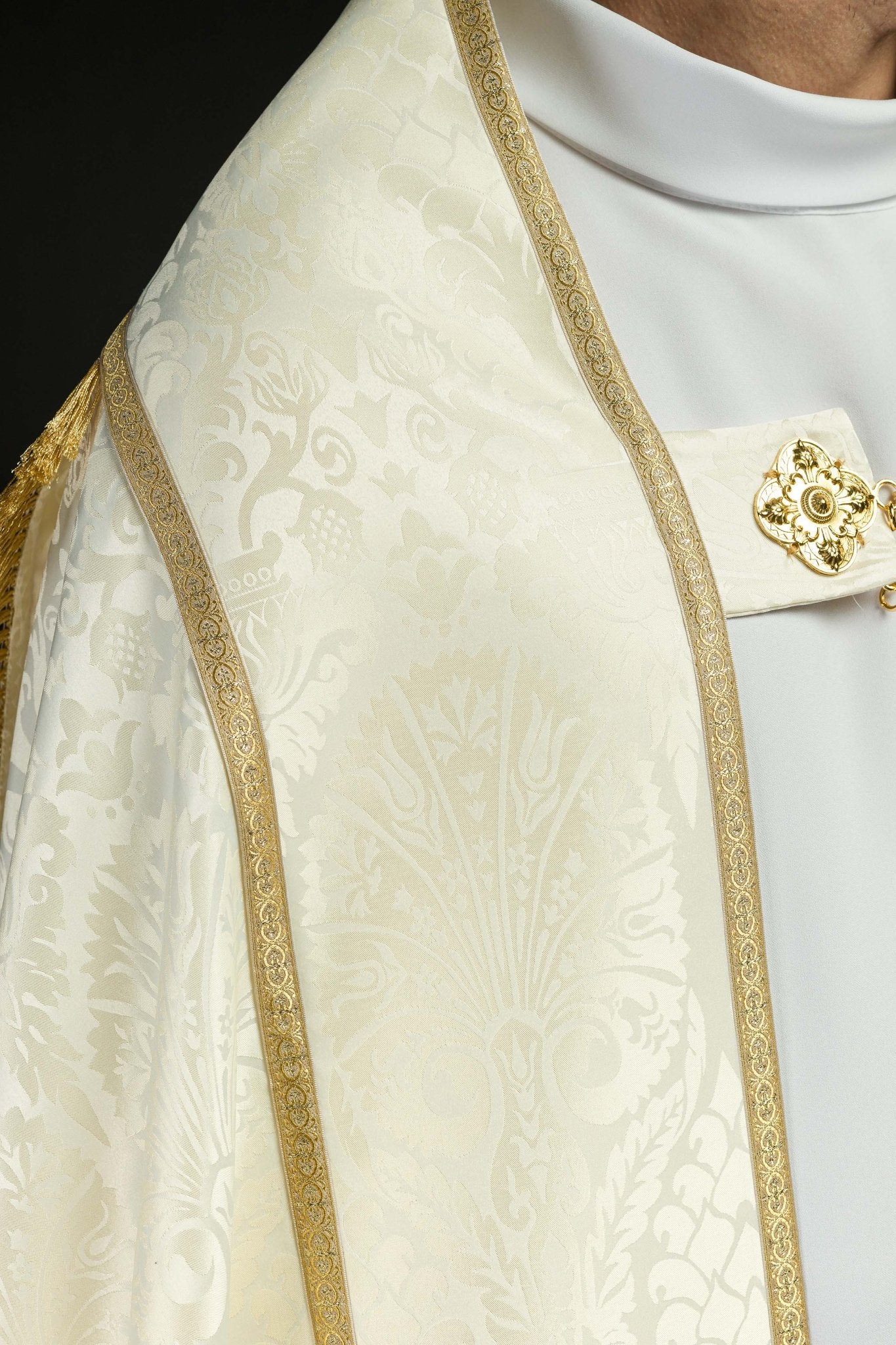 Smooth Ecru Jacquard Roman Cope KKP/159/05/83 145cm - CHASUBLES.COM