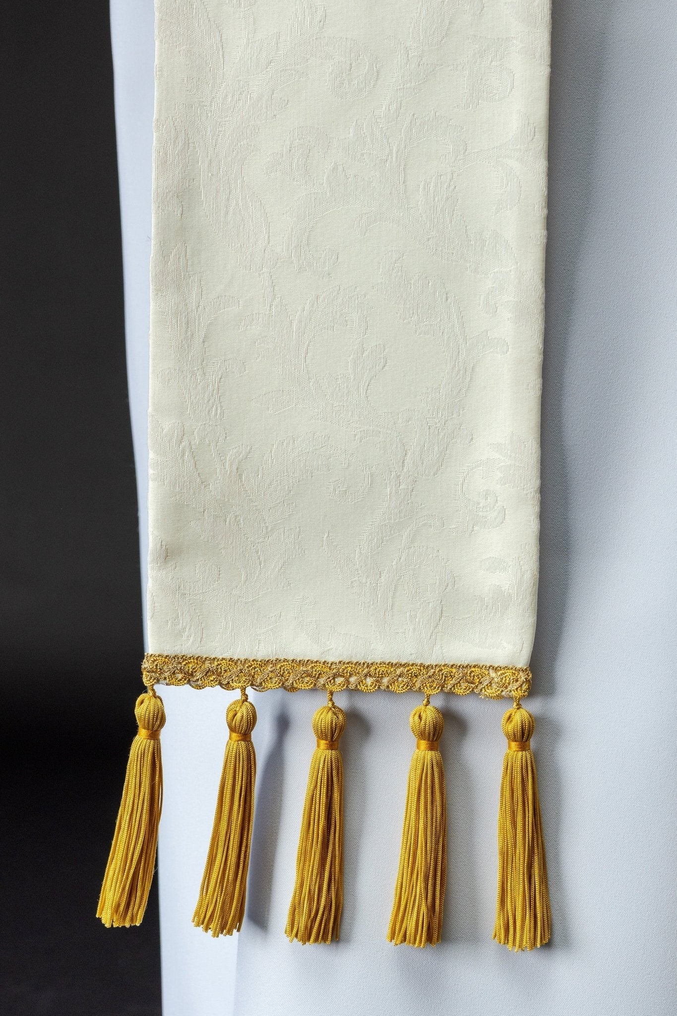Stole with Easter Lamb, sewn on decorative fabric S - 2072 - 05 - 88 - HAFTINAUSA.COM