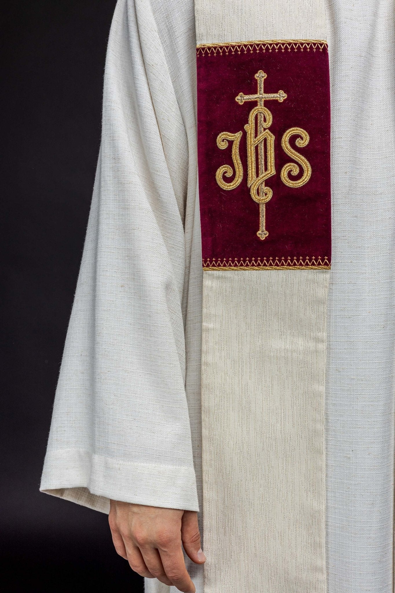 Stole with embroidered Lamb of God and JHS symbol KST/089/05/42 - HAFTINAUSA.COM