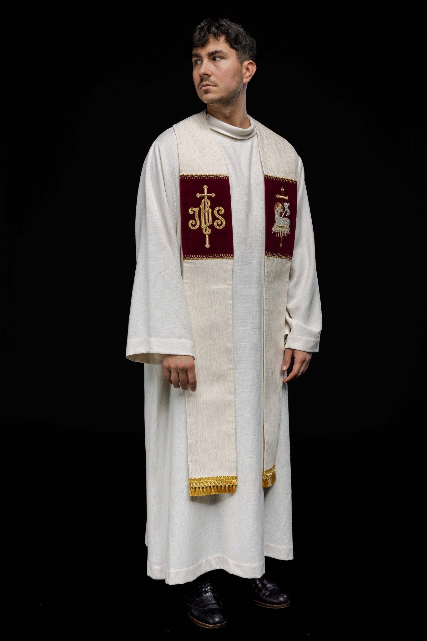 Stole with embroidered Lamb of God and JHS symbol KST/089/05/42 - HAFTINAUSA.COM