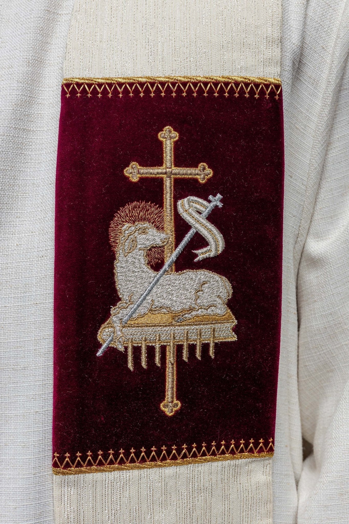 Stole with embroidered Lamb of God and JHS symbol KST/089/05/42 - HAFTINAUSA.COM