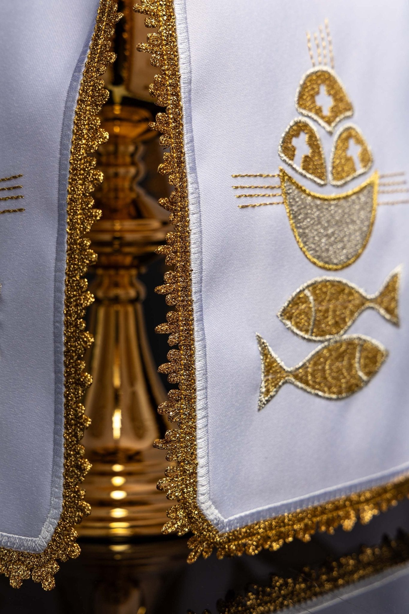 Veil for the pyx with fish embroidery KWE/018/K/04 29cm. BIAŁY - CHASUBLES.COM