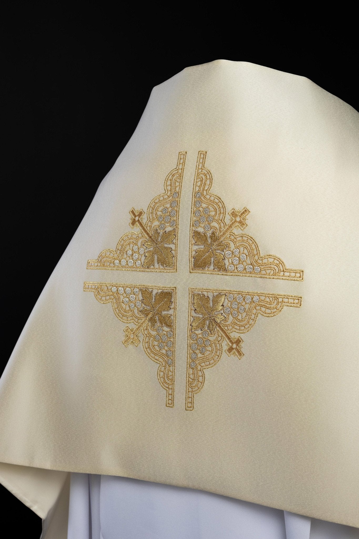 Veil with embroidered cross in ecru color KWL/006/05 50*270 ECRU SAT. - HAFTINAUSA.COM