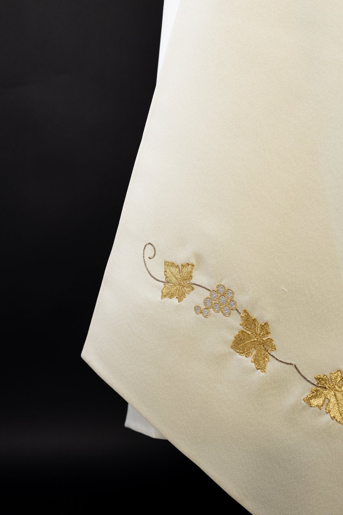 Veil with embroidered cross in ecru color KWL/006/05 50*270 ECRU SAT. - HAFTINAUSA.COM