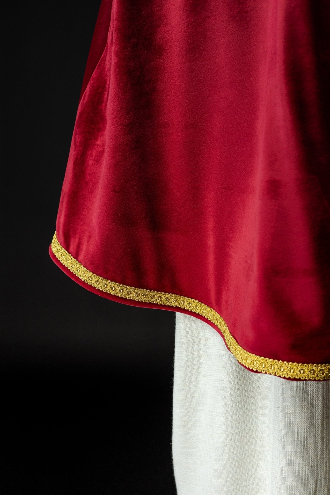 Velvet altar boy cape with clasp red KKP/041/02/76 - HAFTINAUSA.COM