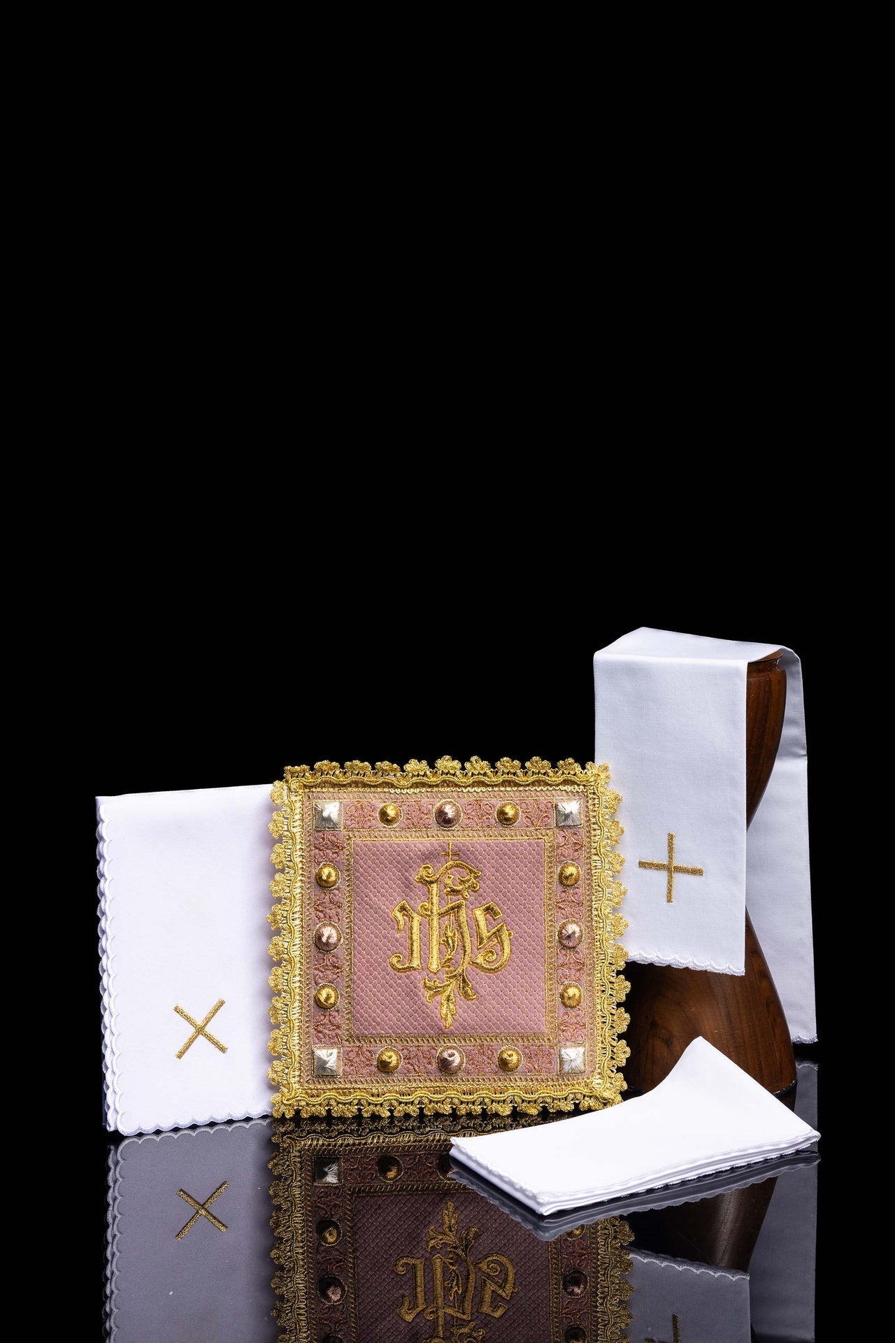 Velvet Altar Linens in pink with embroidered IHS symbol S-5567-C5 - CHASUBLES.COM