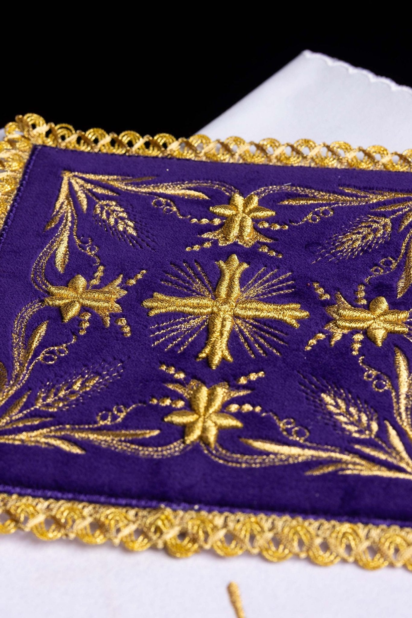 Velvet chalice linens set with gold cross embroidery KK/5001/C4 - CHASUBLES.COM