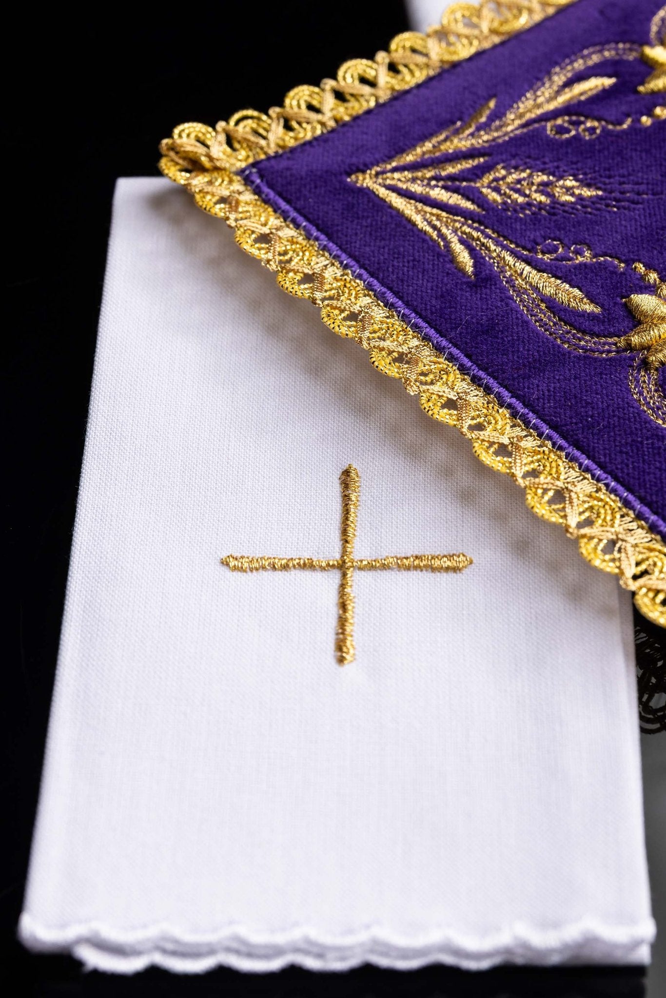 Velvet chalice linens set with gold cross embroidery KK/5001/C4 - CHASUBLES.COM