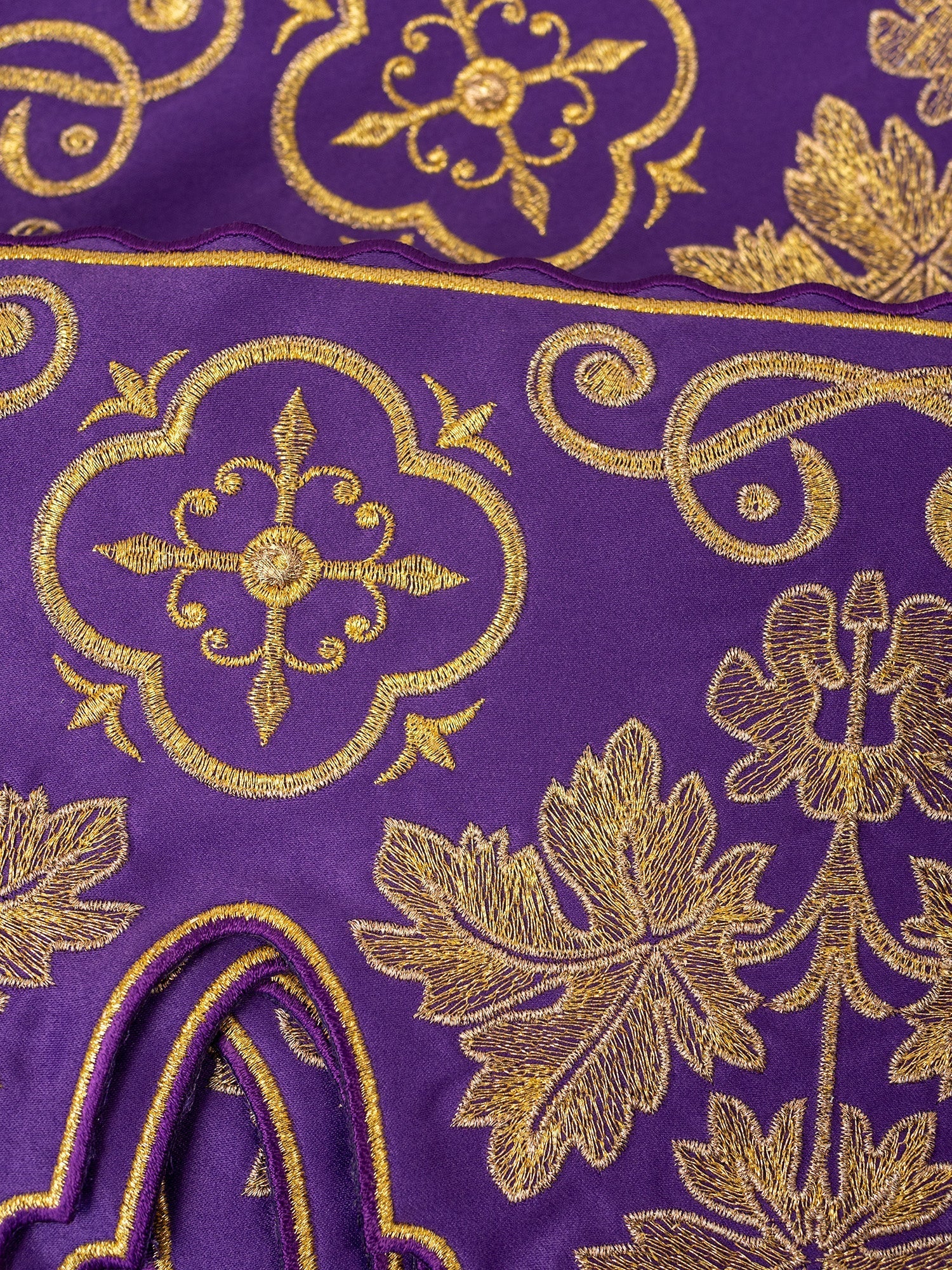 Violet altar superfrontal with embroidered Cross KOM/039/03 19cm 3,5m - HAFTINAUSA.COM