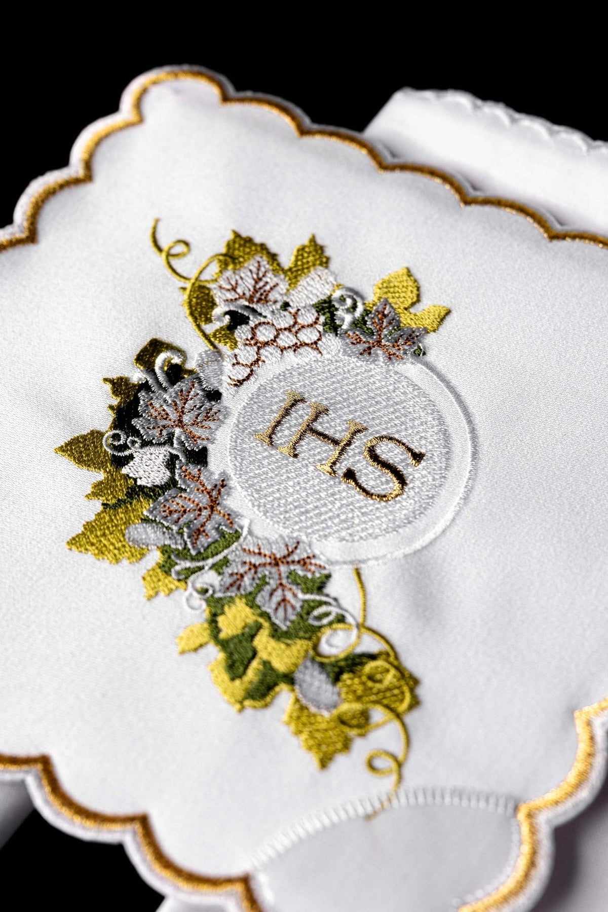 White Chalice Linen Set Embroidered with the IHS Motif KDT/5033/04 - CHASUBLES.COM