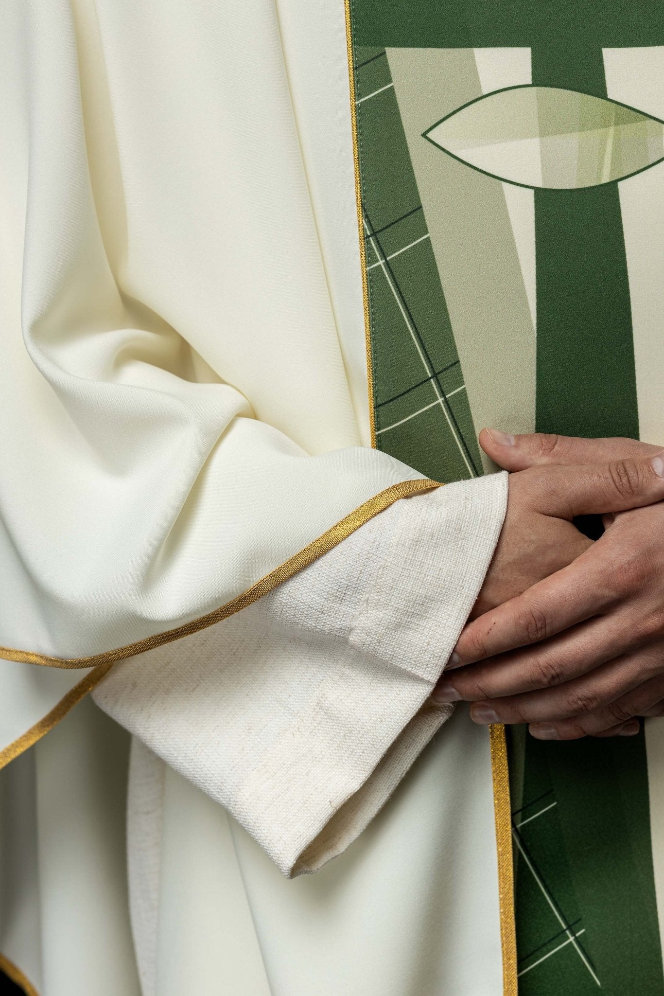 White chasuble embroidered with cross and fish patter HA7010 - 05 ECRU - HAFTINAUSA.COM