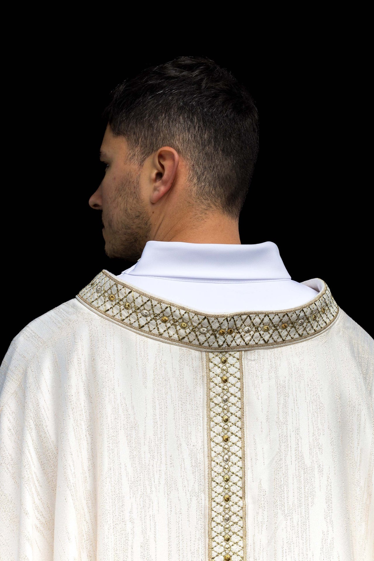 White Chasuble with Embroidered Band and Collar LE/7033/05 - CHASUBLES.COM