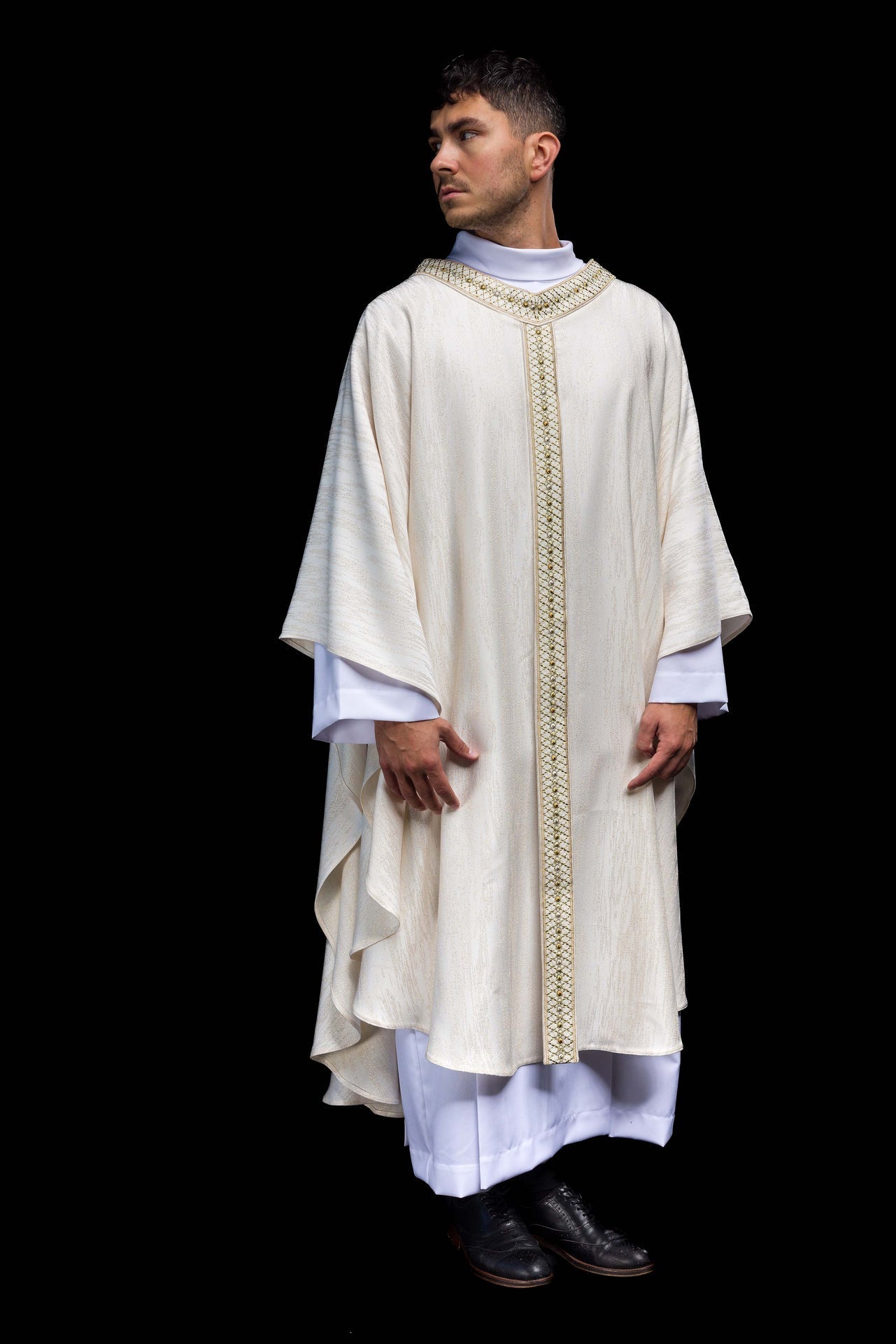 White Chasuble with Embroidered Band and Collar LE/7033/05 - CHASUBLES.COM