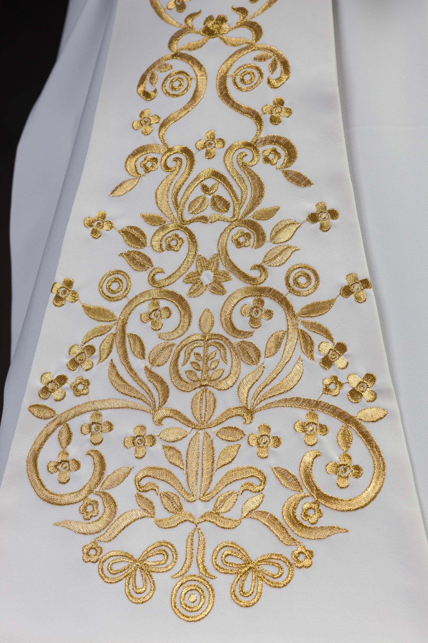 White embroidered priestly stole with Marian motif and crown KST/040/04/01 BIAŁY - HAFTINAUSA.COM