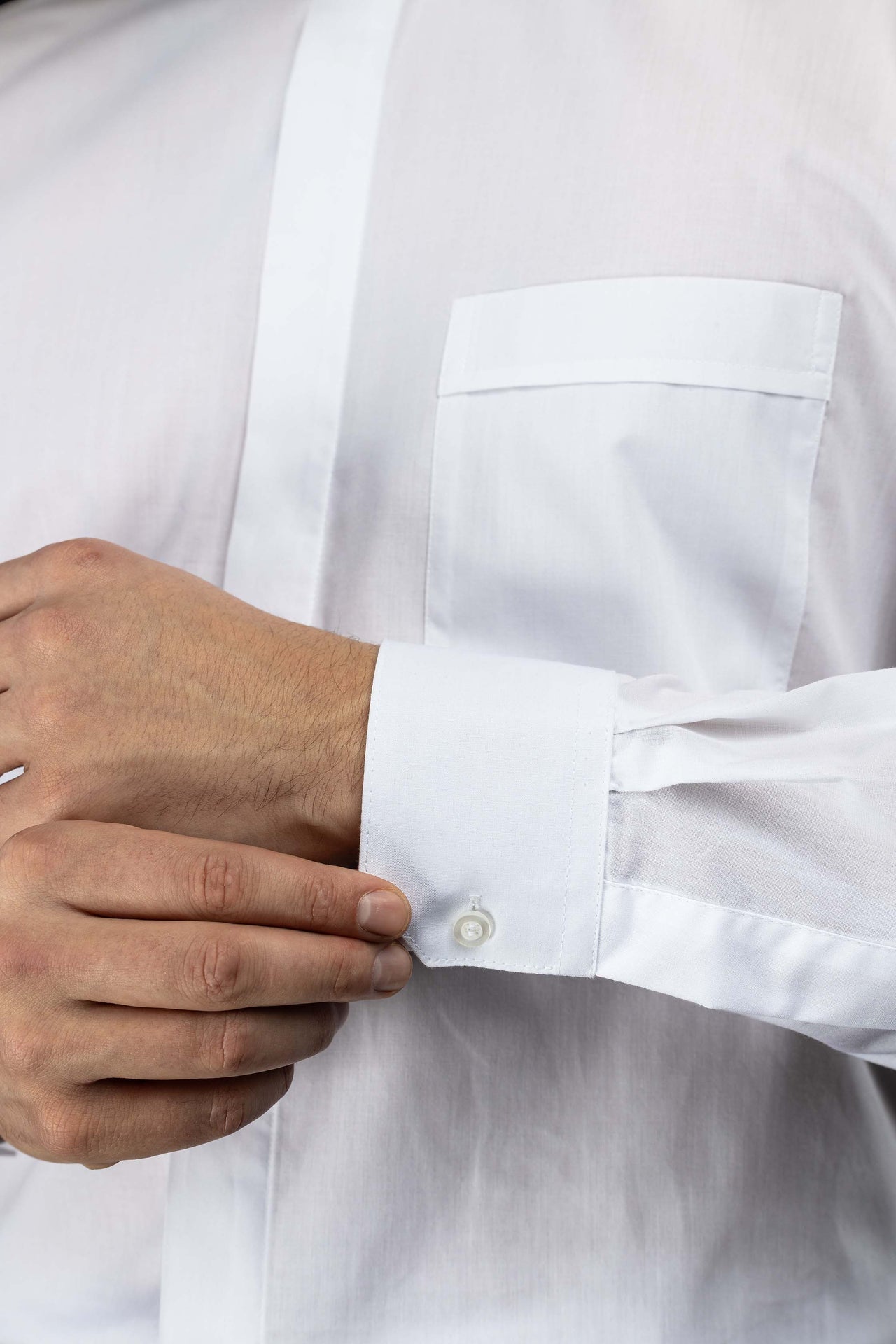 White long-sleeved Roman clerical shirt with clerical collar KSZ/003/211/DR/38 - CHASUBLES.COM