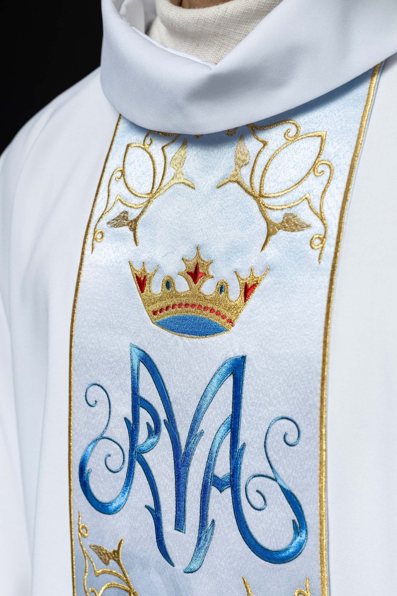 White Marian liturgical chasuble with an embroidered and sublimated belt HA7015 - 04 BIAŁY - HAFTINAUSA.COM