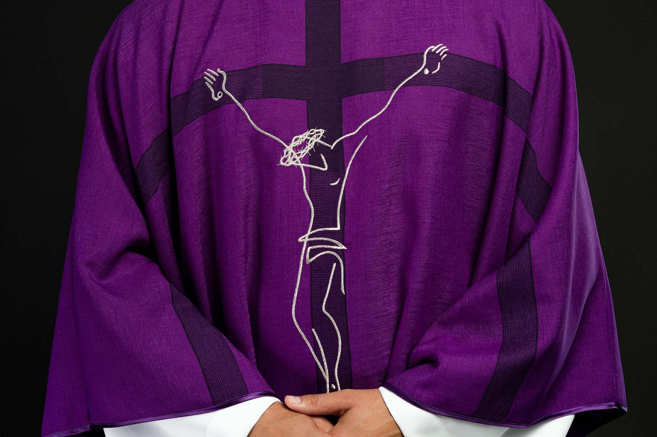 Advent Vestments: How to Choose and Why It Matters? - CHASUBLES.COM
