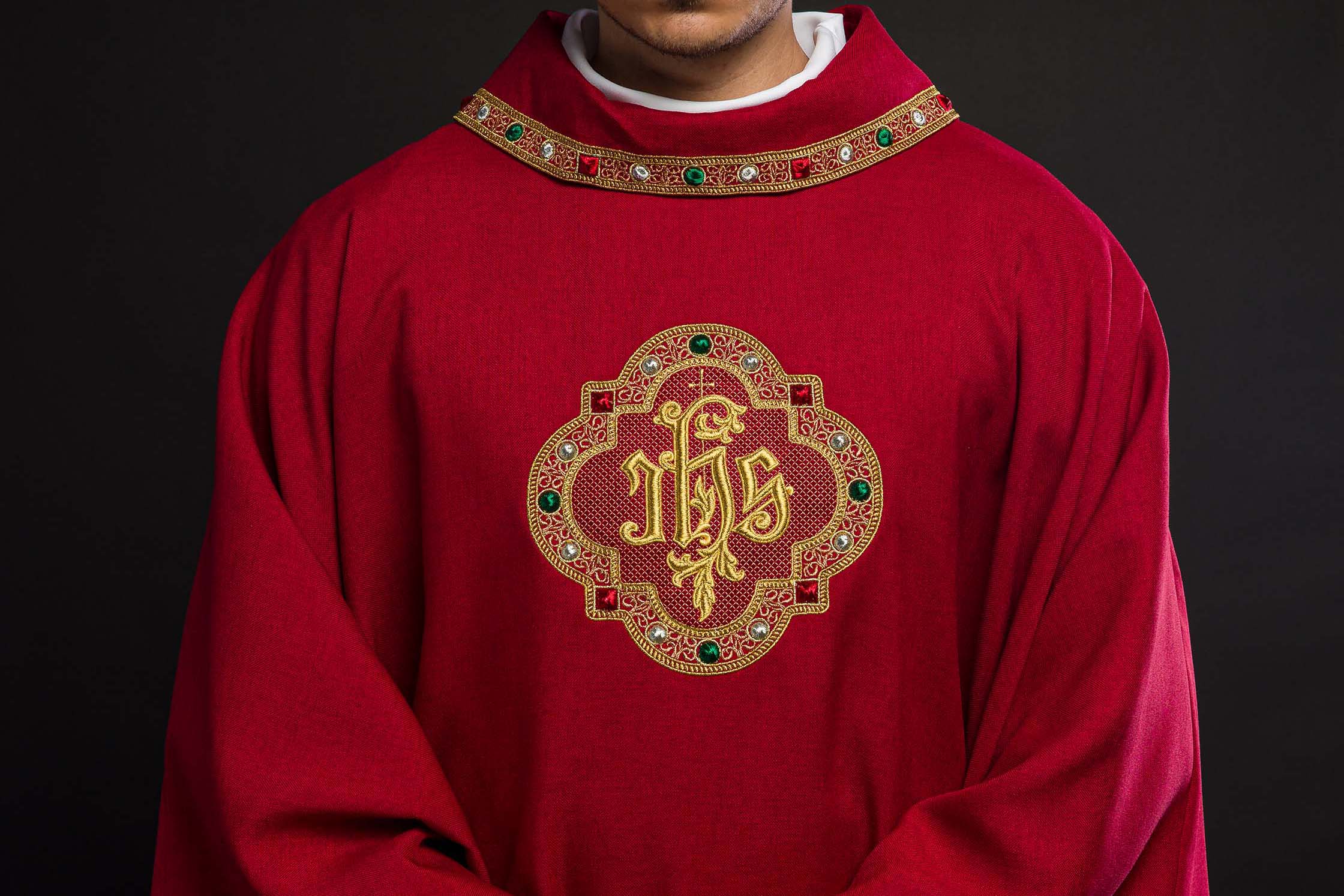 How to Choose the Right Chasuble for the Liturgical Season: A Guide to the Symbolism of Colors and Embroideries - CHASUBLES.COM