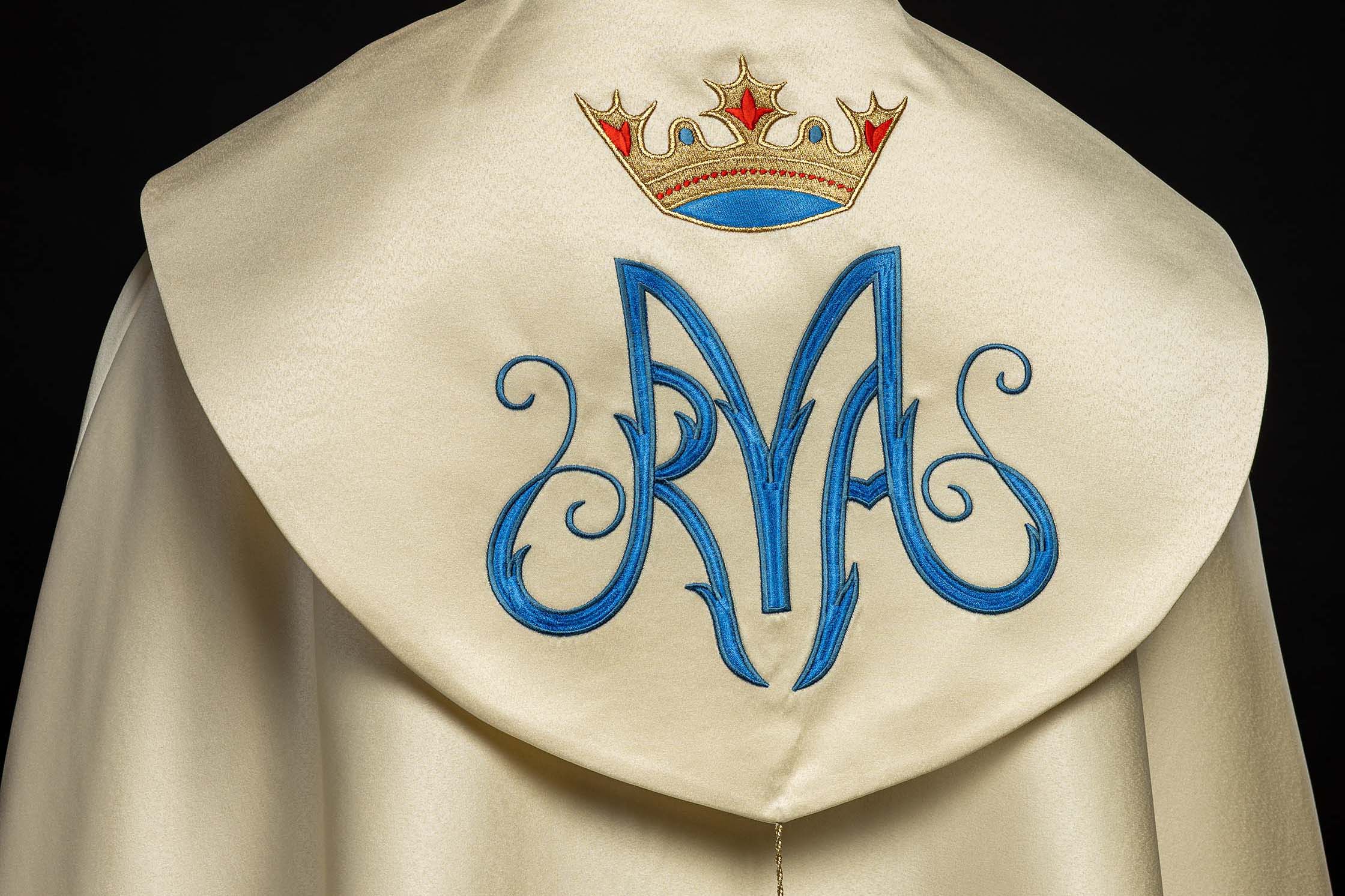 How to Lead a Rosary Service with Children: A Step-by-Step Guide - CHASUBLES.COM
