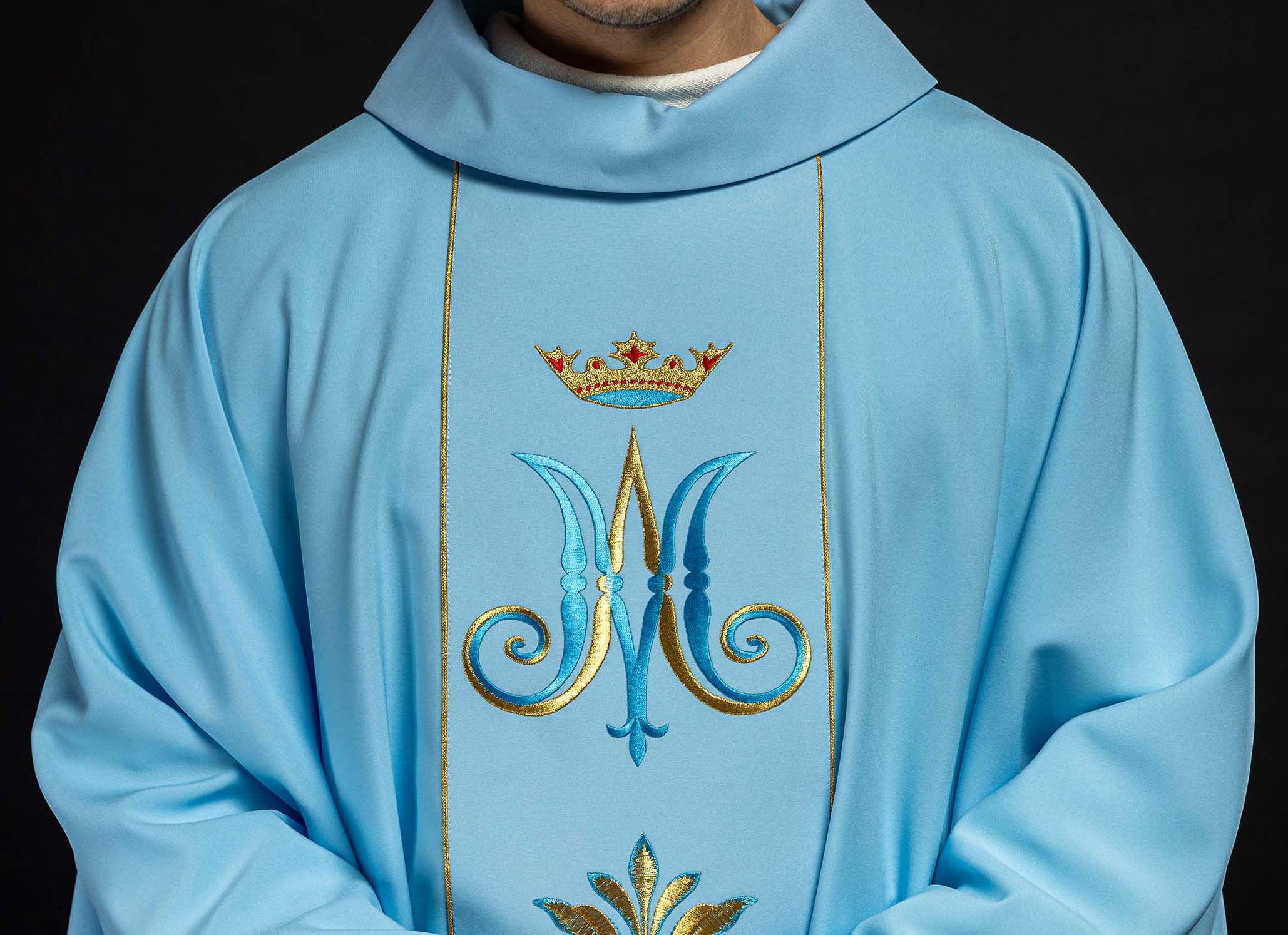 Marian Vestments: When to Use Them and What Designs Are Available? - CHASUBLES.COM