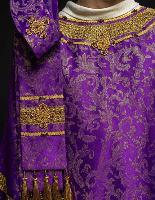 Lenten Chasuble: A Guide to Selection and the Symbolism of Color