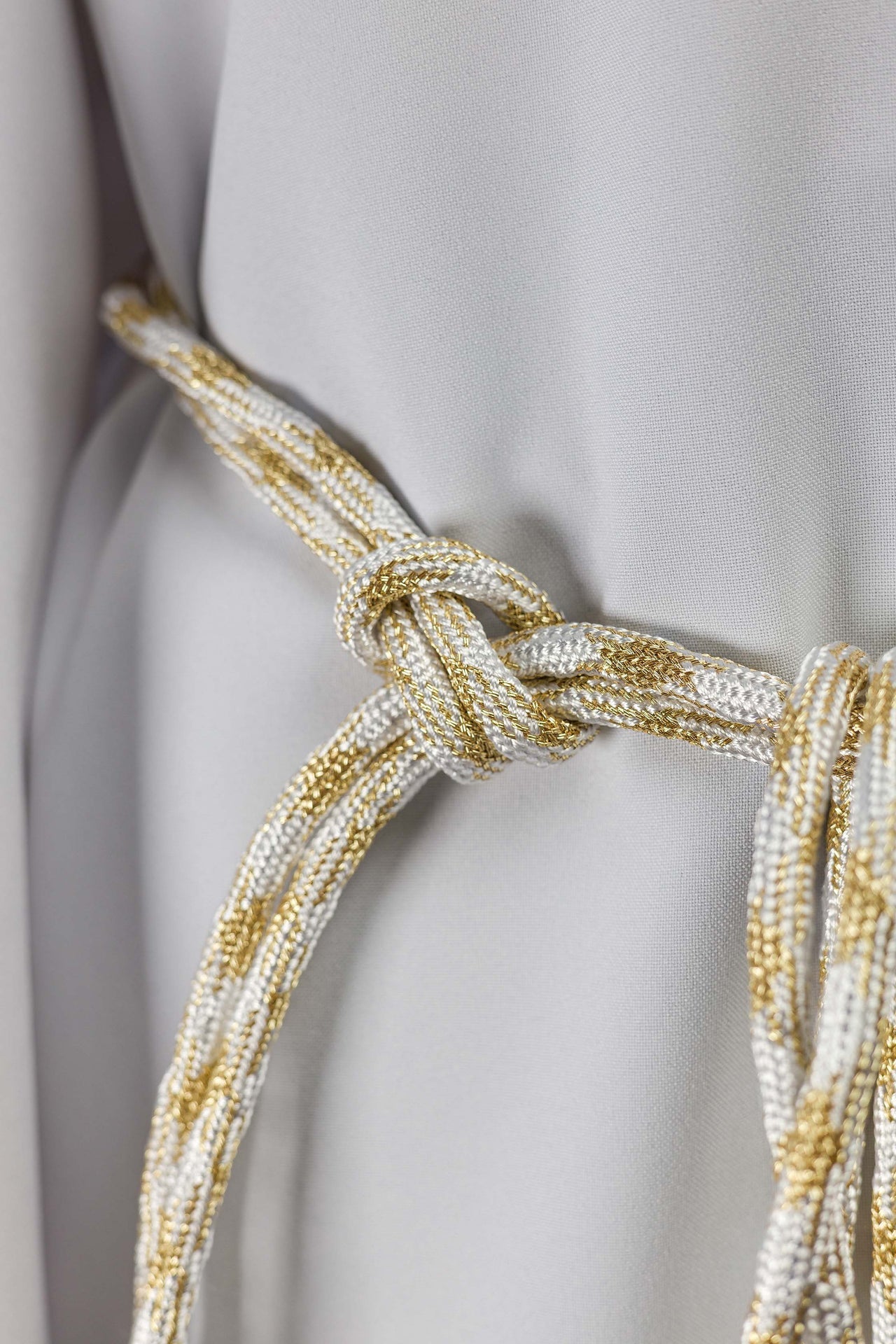 White and Gold Liturgical Cincture - CHASUBLES.COM