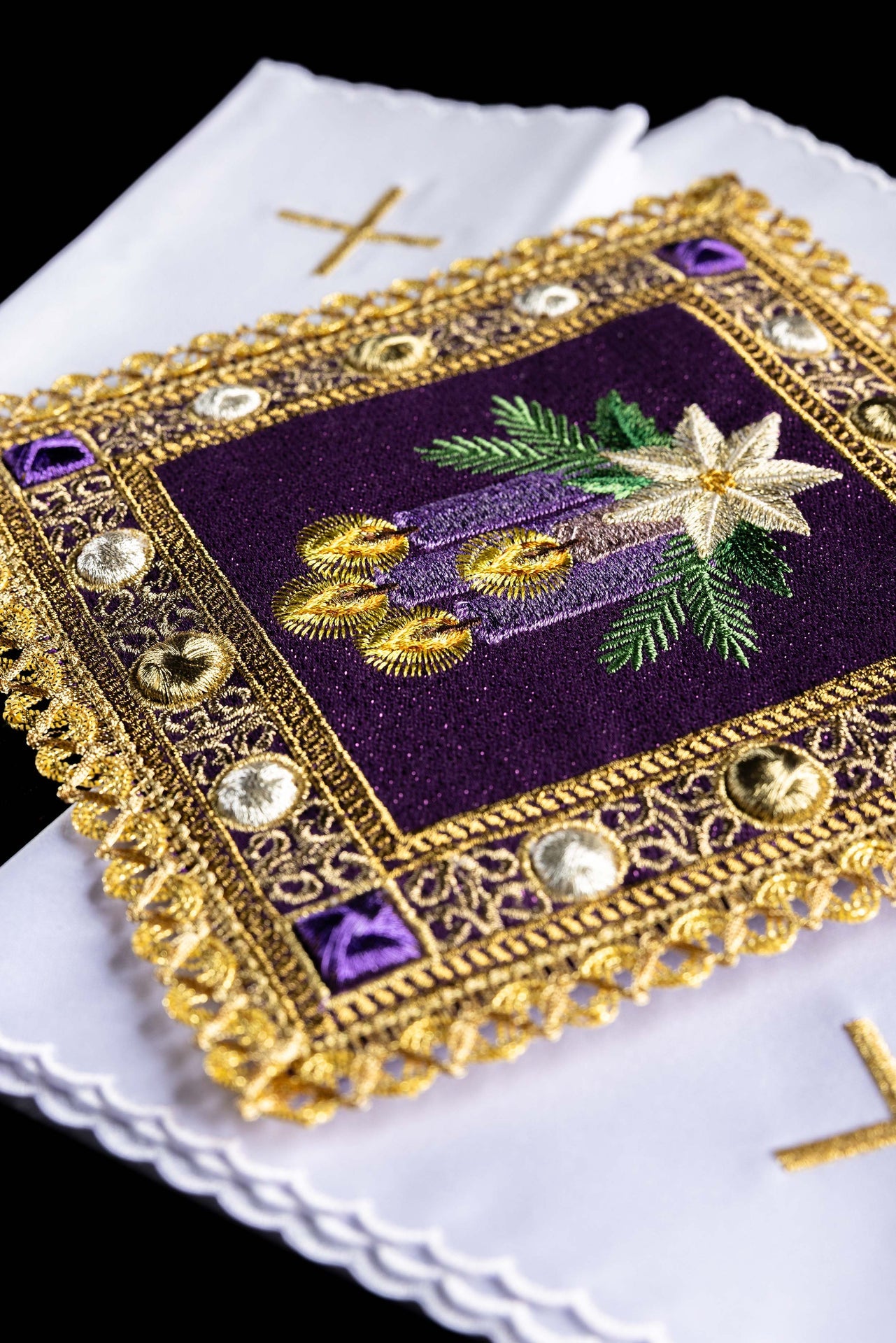 Advent Embroidered Altar Linen Set - CHASUBLES.COM