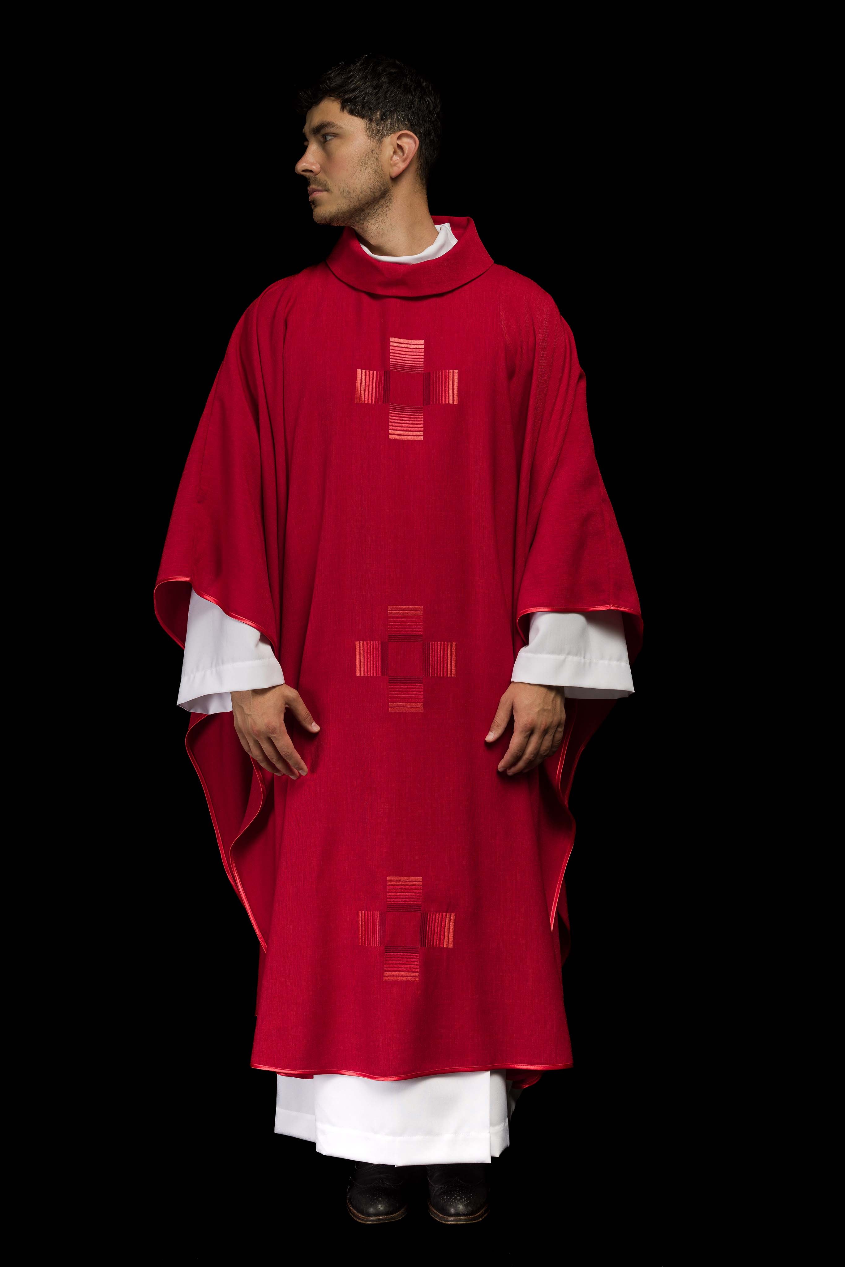 Red chasuble embroidered with crosse - CHASUBLES.COM