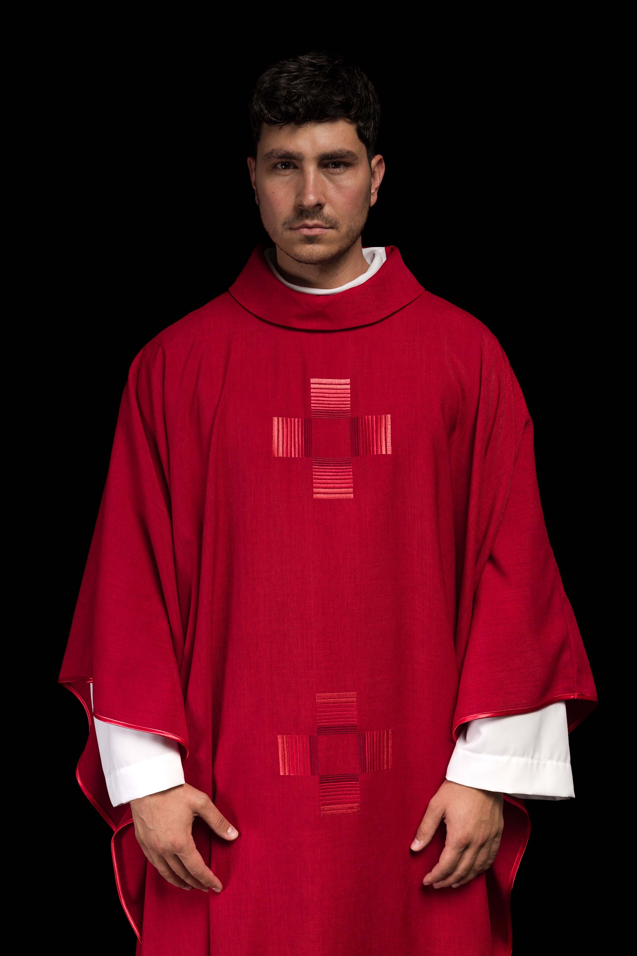 Red chasuble embroidered with crosse - CHASUBLES.COM