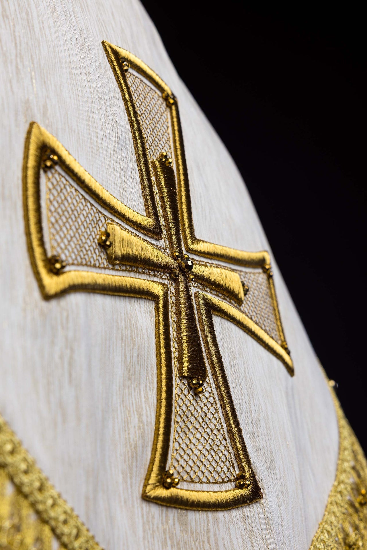 Cope with natural stones Handmade 3018 - CHASUBLES.COM