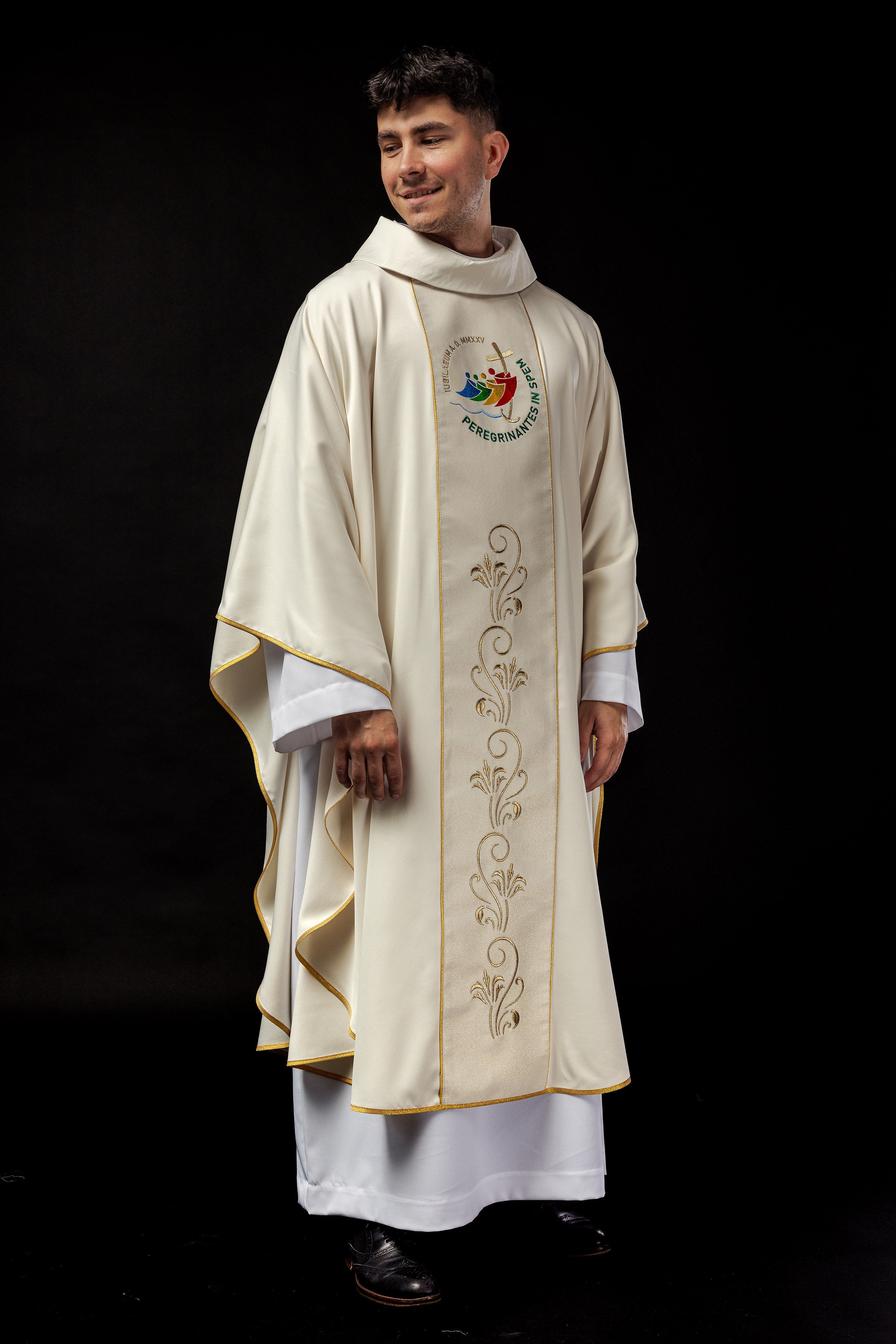 Chasuble with embroidered belt with jubilee logo ecru JUBILEE ROME 2025 - HAFTINAUSA.COM