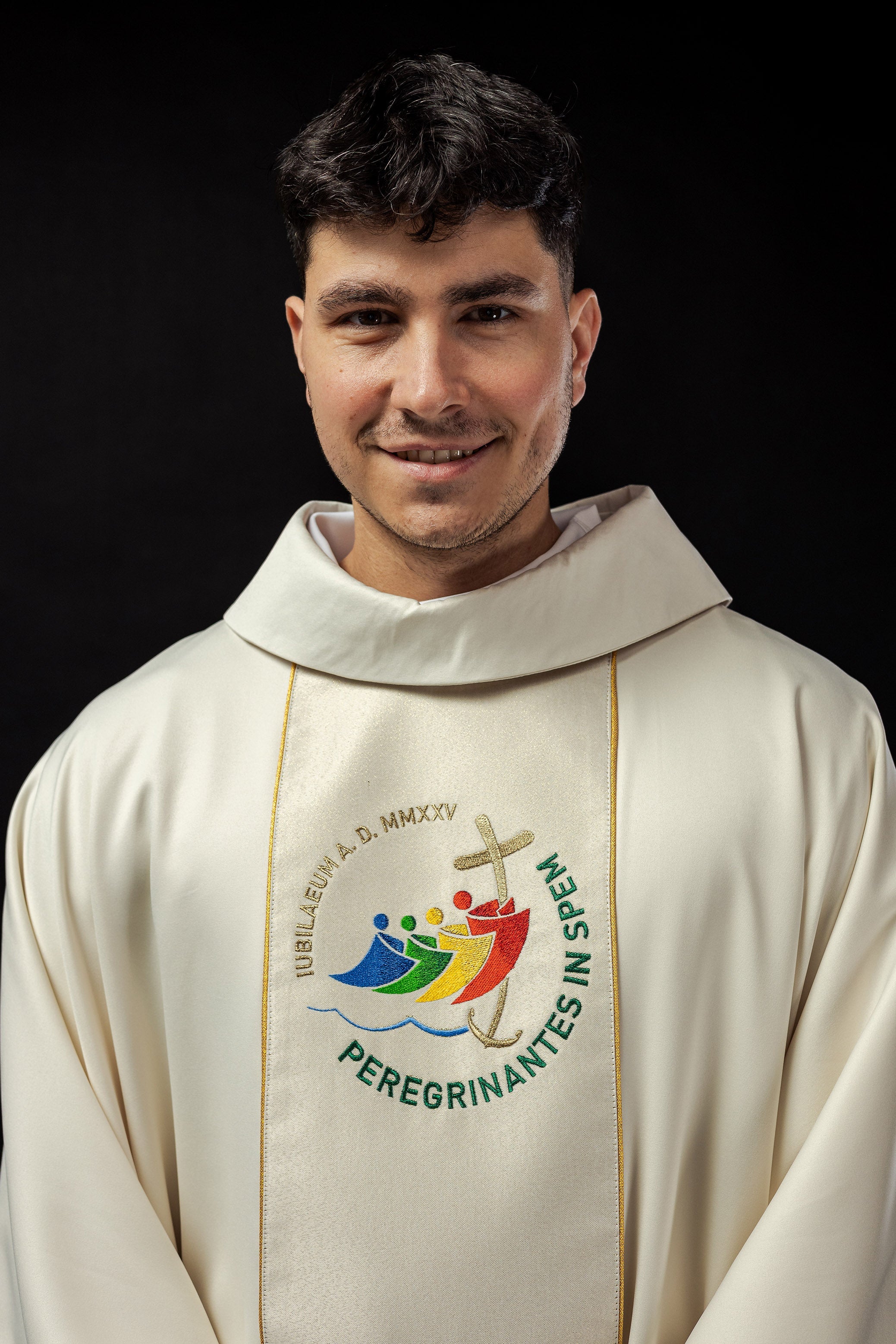 Chasuble with embroidered belt with jubilee logo ecru JUBILEE ROME 2025 - HAFTINAUSA.COM