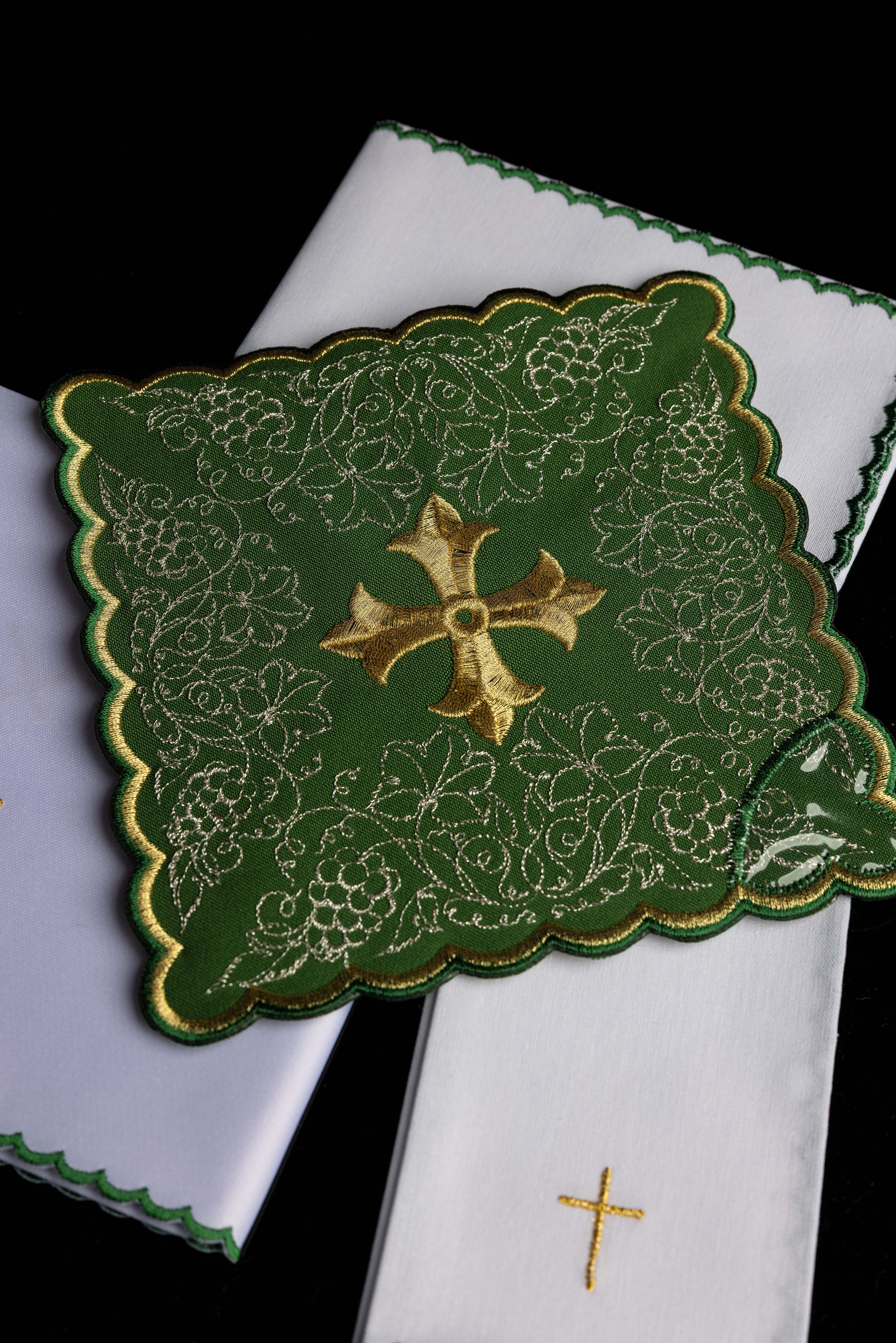 Green embroidered chalice linens set with cross motif