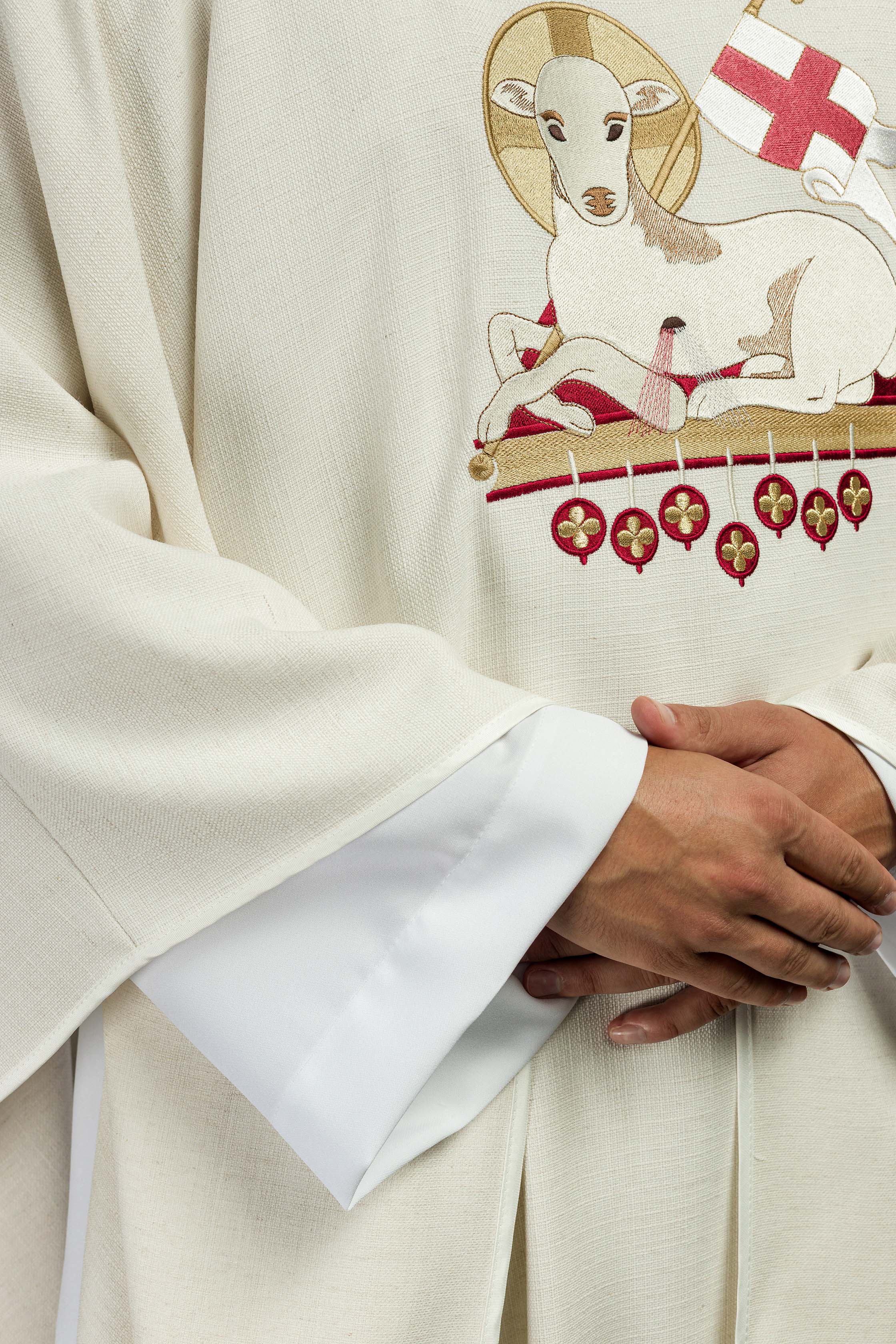 Chasuble embroidered with Lamb symbol in ecru