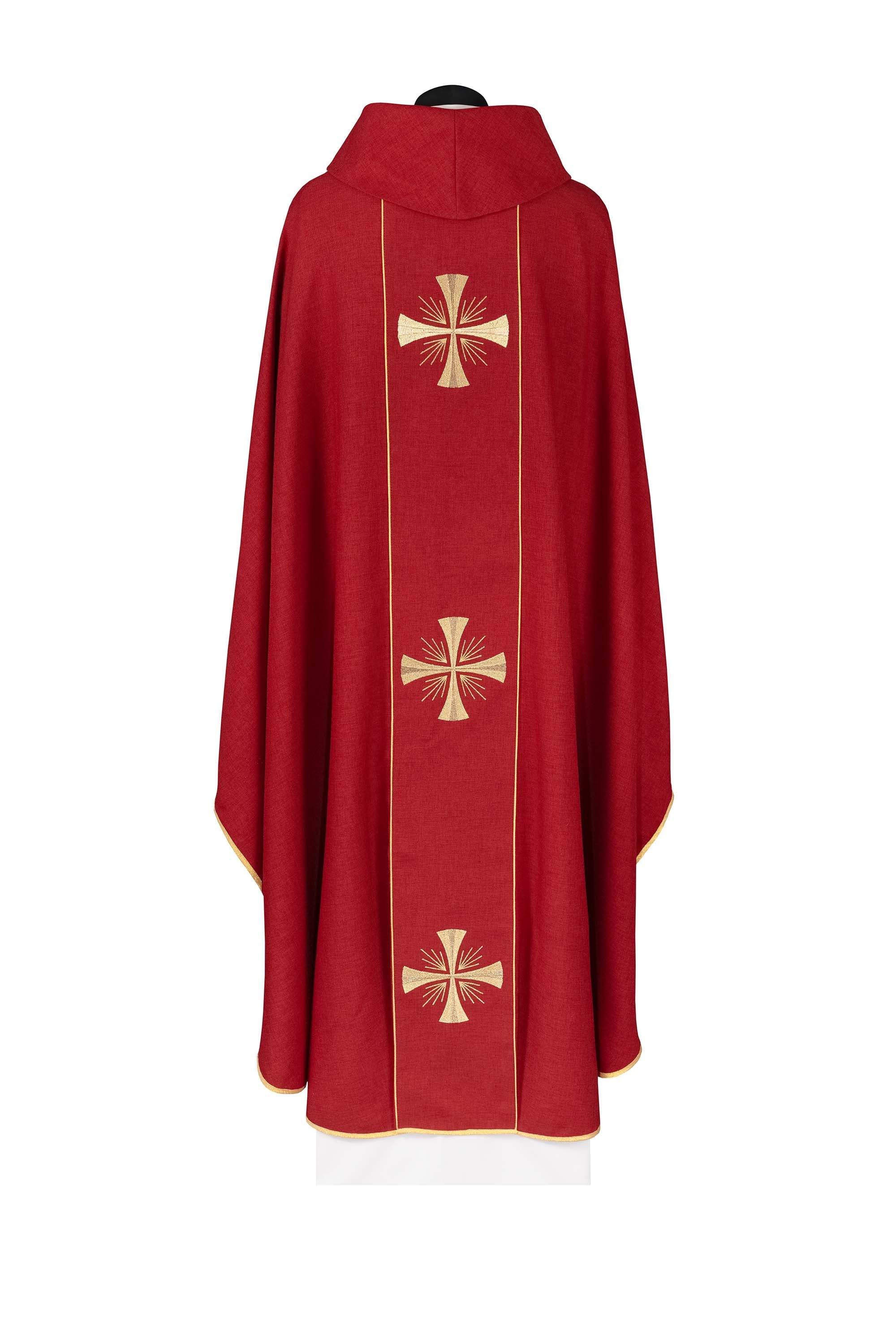 Chasuble with a red band and embroidered crosses - CHASUBLES.COM