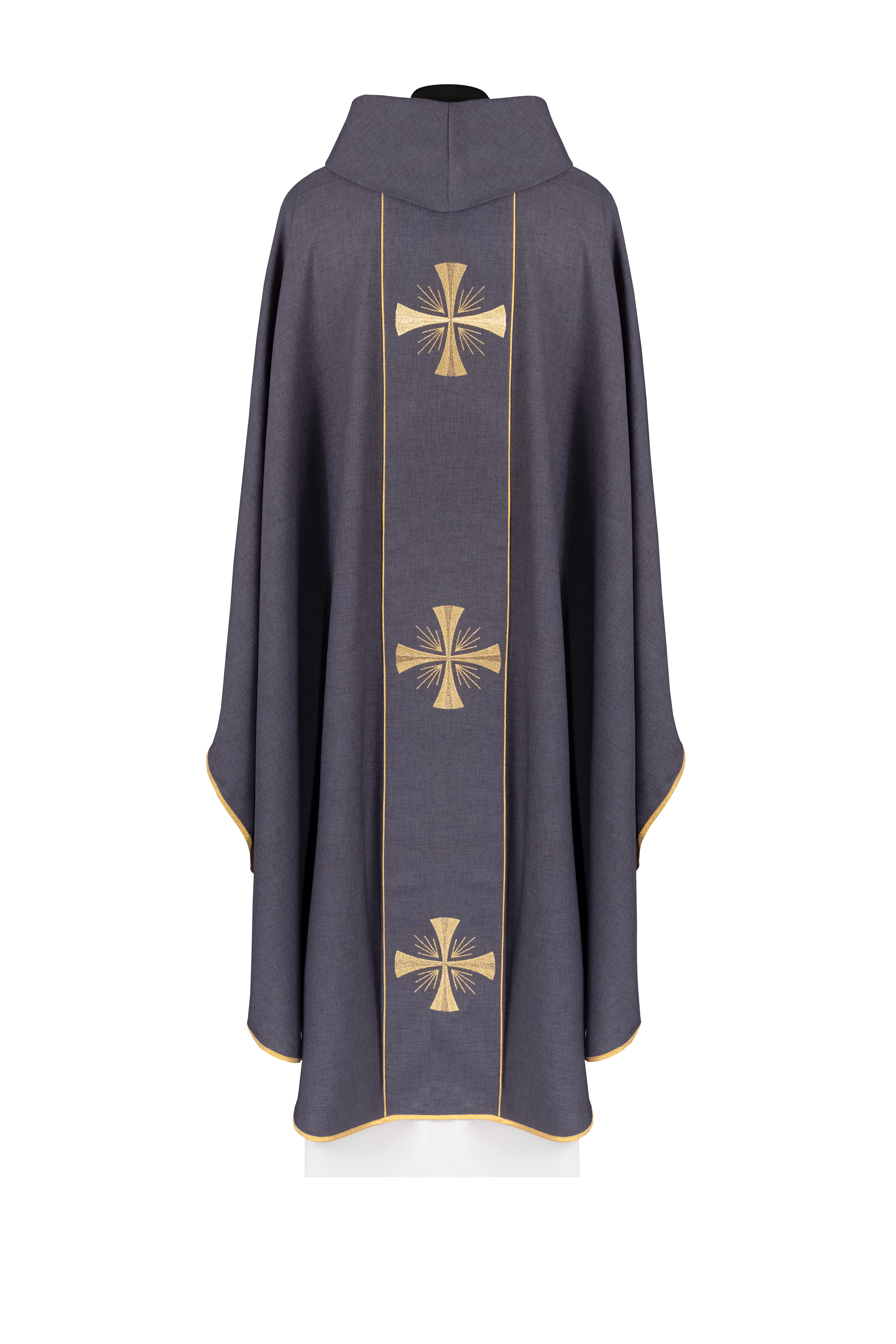 Chasuble with a purple band and embroidered crosses - CHASUBLES.COM