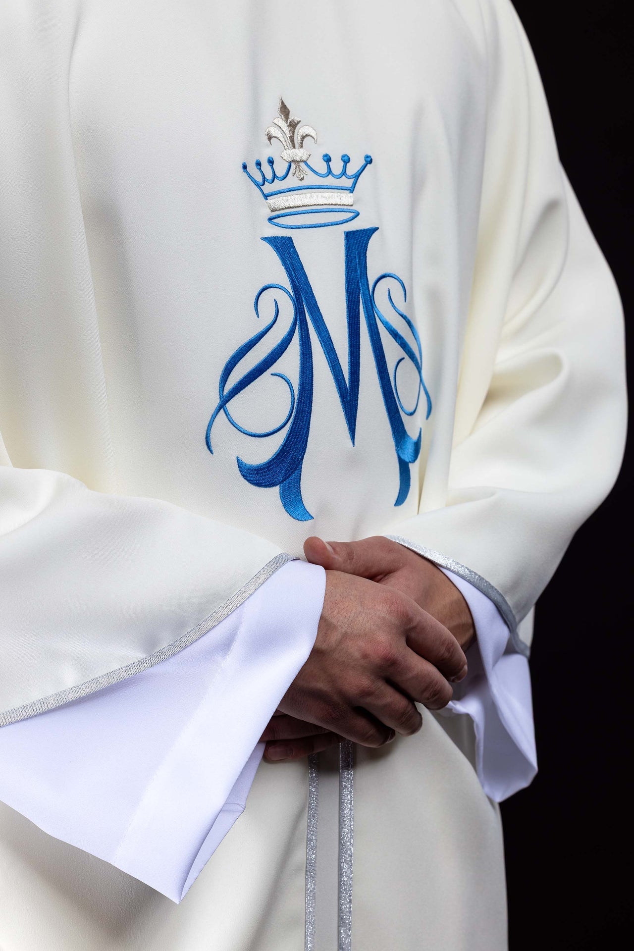 Ecru embroidered chasuble with Marian motif - CHASUBLES.COM