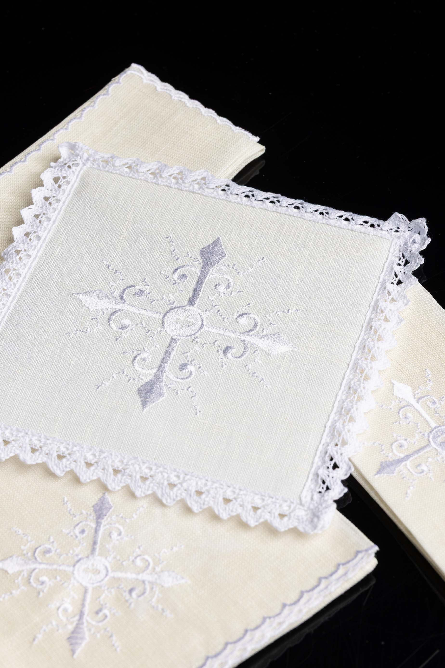 Chalice Linens with Subtle Cross Embroidery - CHASUBLES.COM