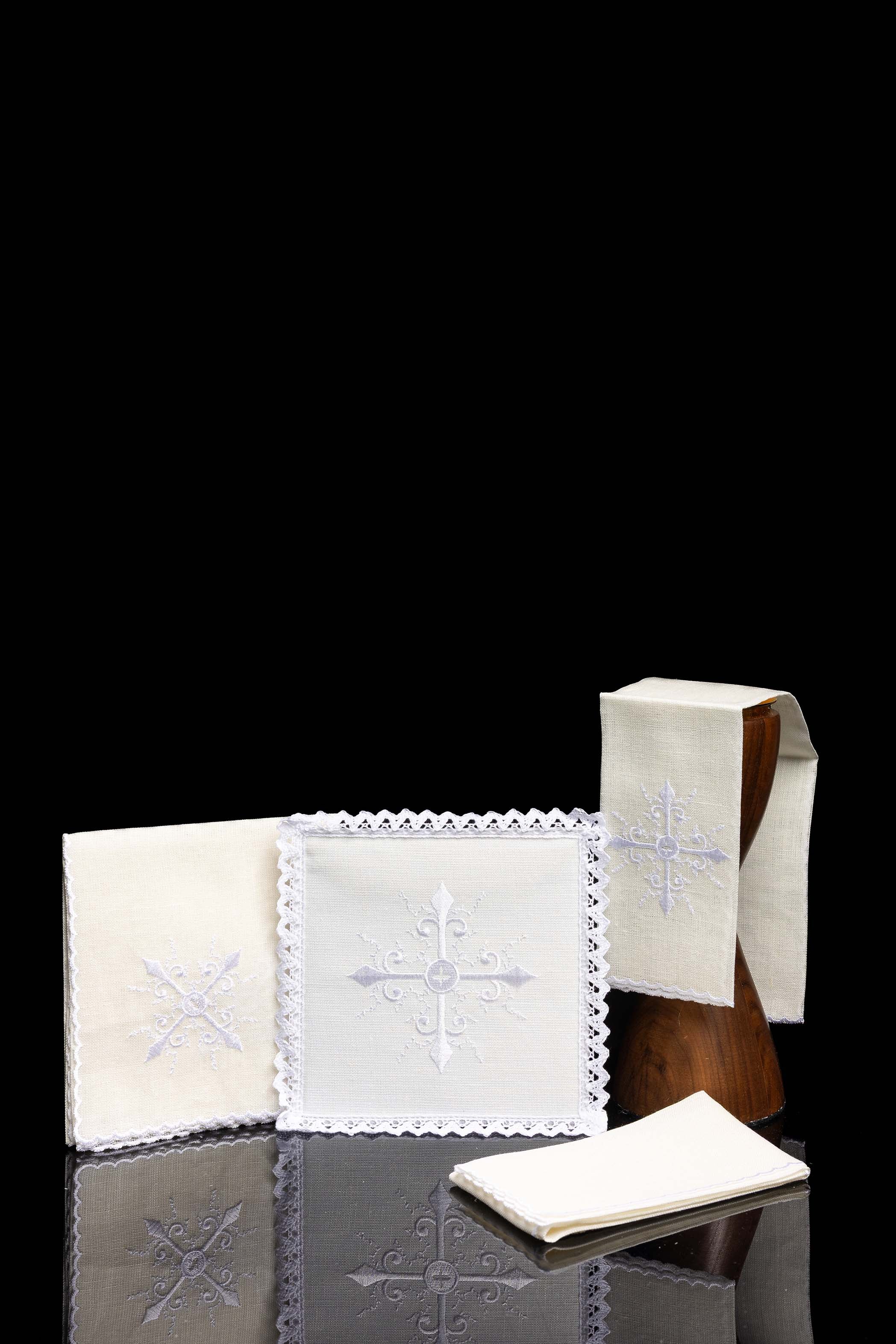 Chalice Linens with Subtle Cross Embroidery - CHASUBLES.COM