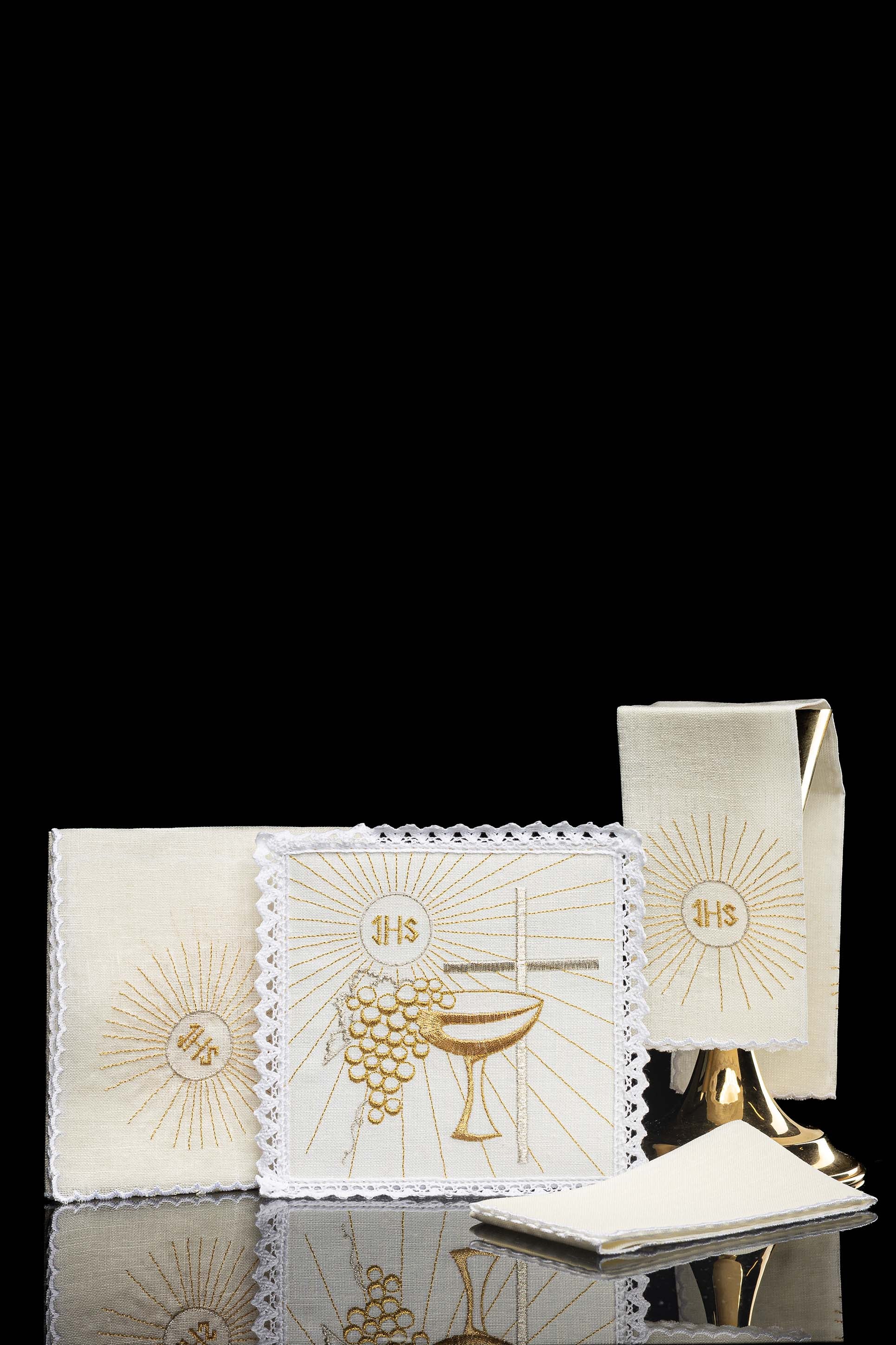 Embroidered altar linens set with Eucharistic motifs - CHASUBLES.COM