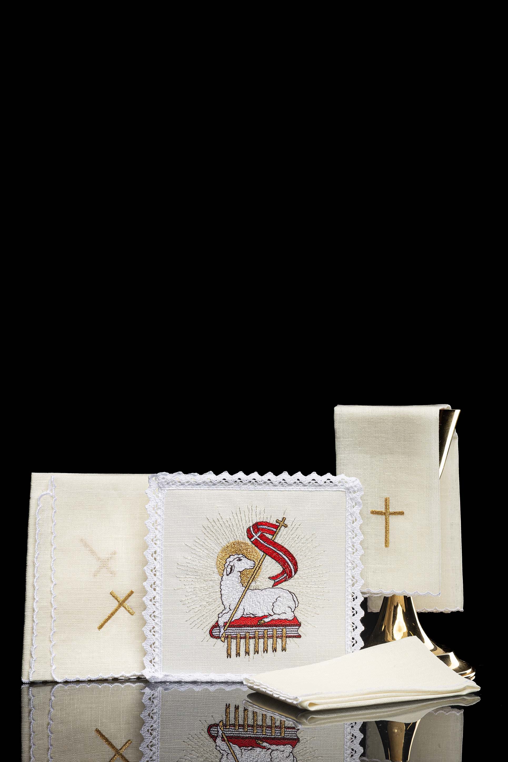 Embroidered altar linen Lamb of God