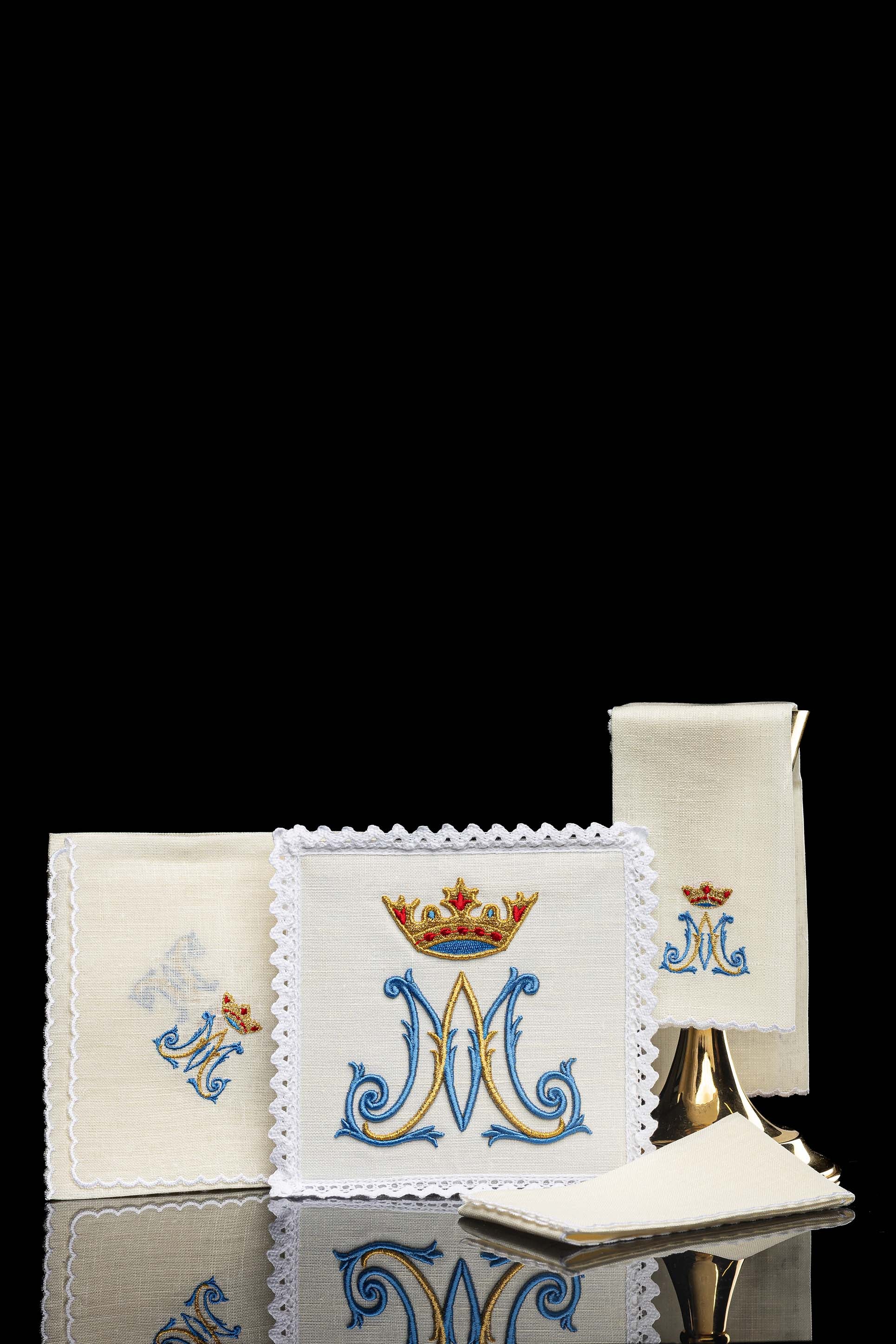 Mass linen set with classic Marian embroidery - CHASUBLES.COM