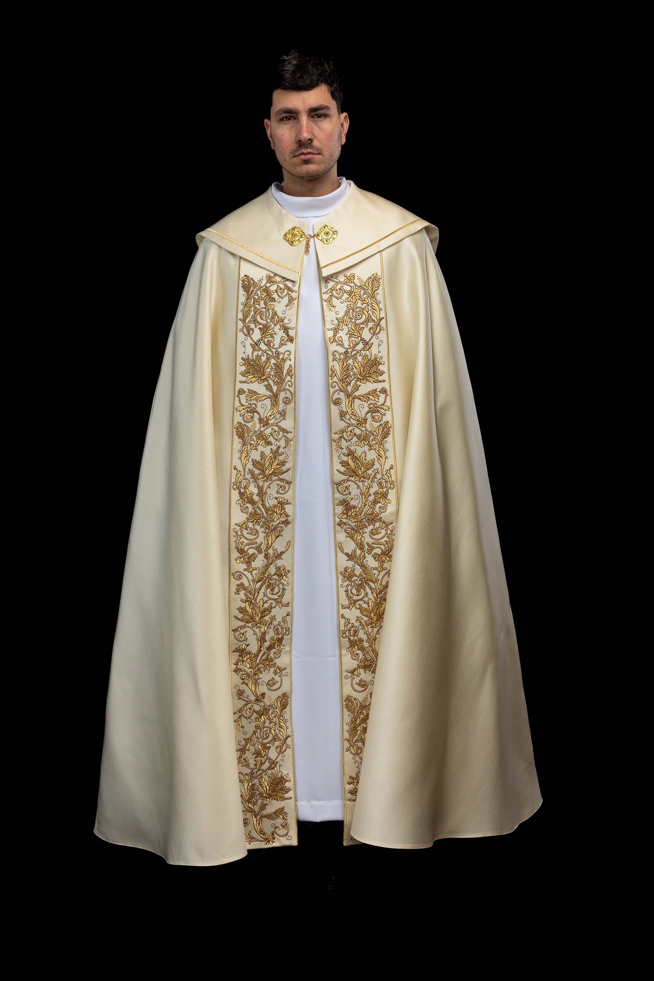 Kapa liturgiczna z haftem Najświętszego Serca Jezusa - CHASUBLES.COM