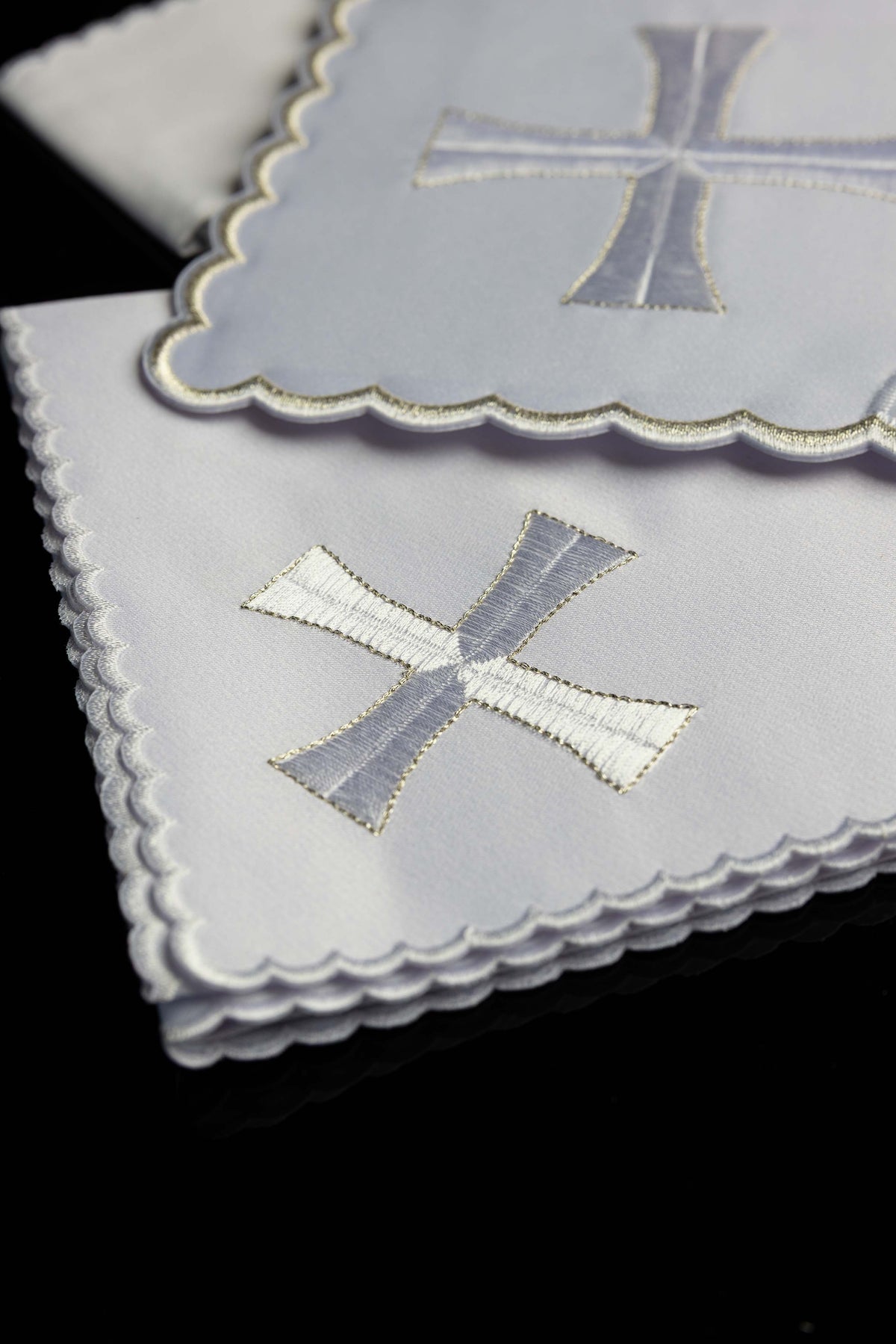 Chalice Linens with simple white embroidered Motif
