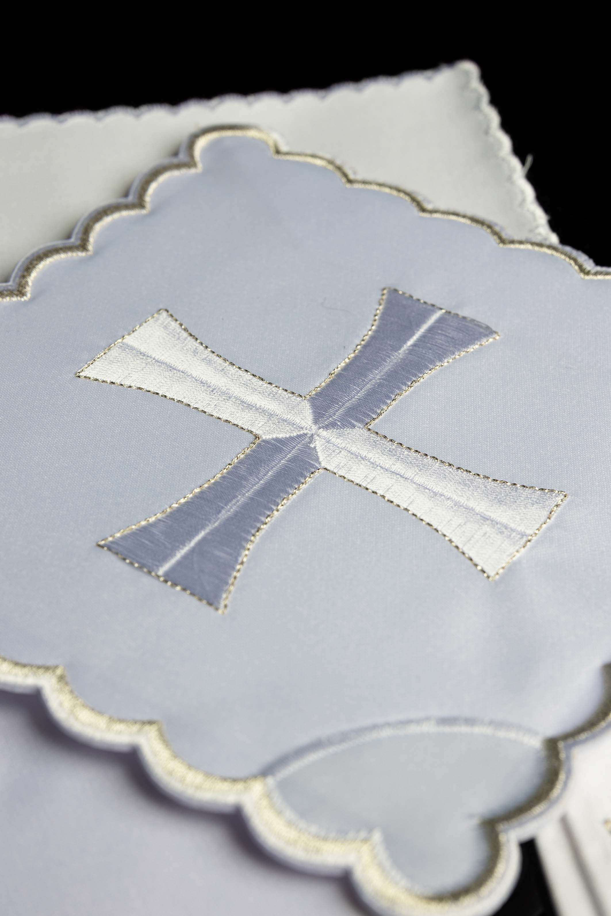 Chalice Linens with simple white embroidered Motif
