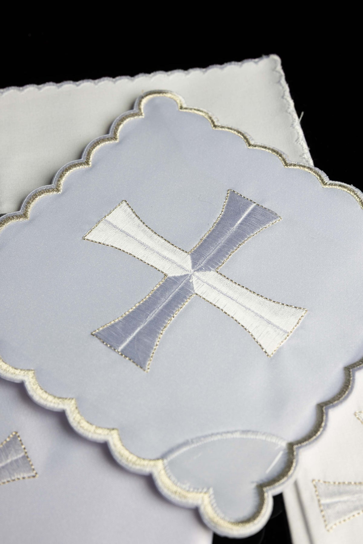 Chalice Linens with simple white embroidered Motif
