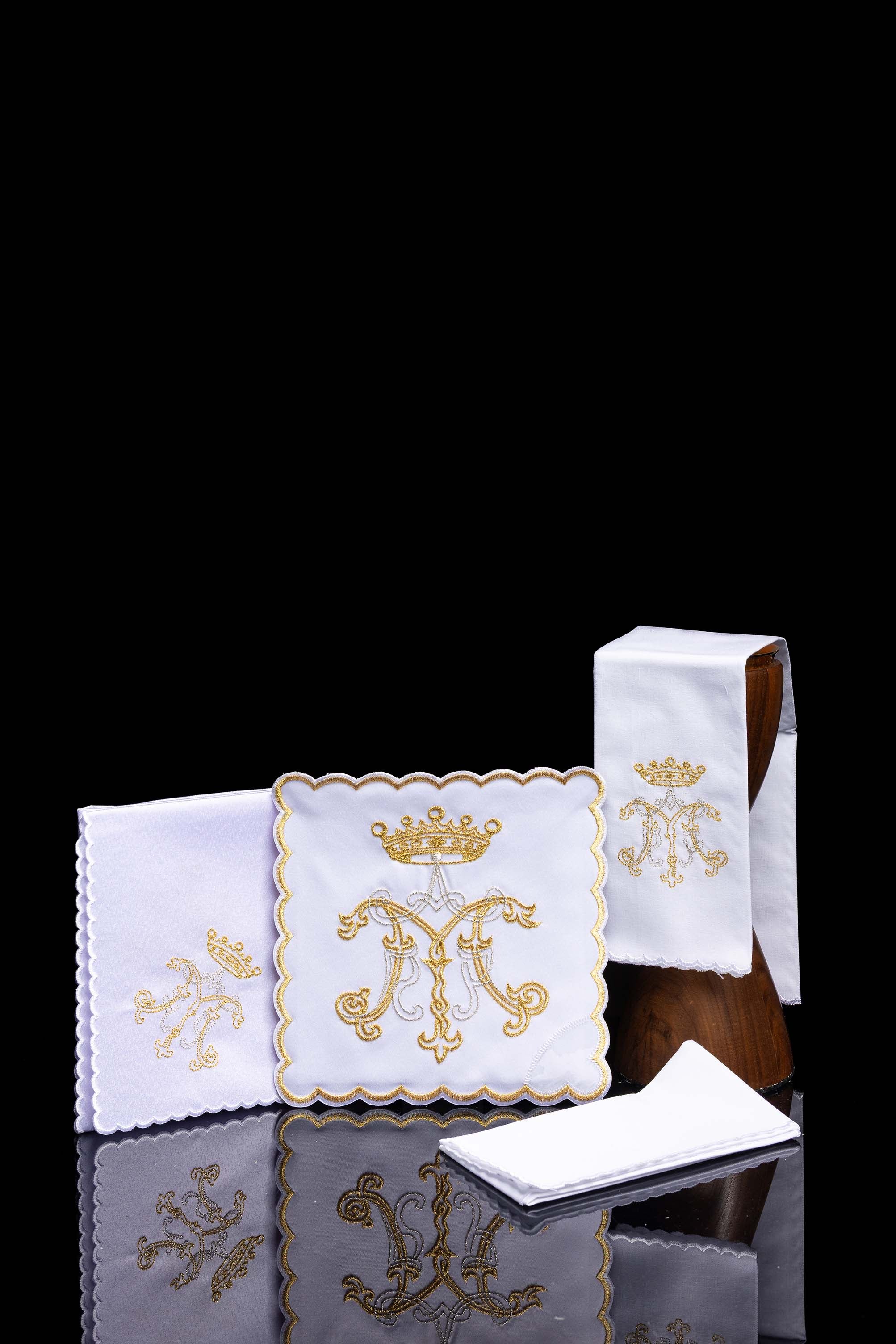 Chalice Linens with gold Marian symbol - CHASUBLES.COM