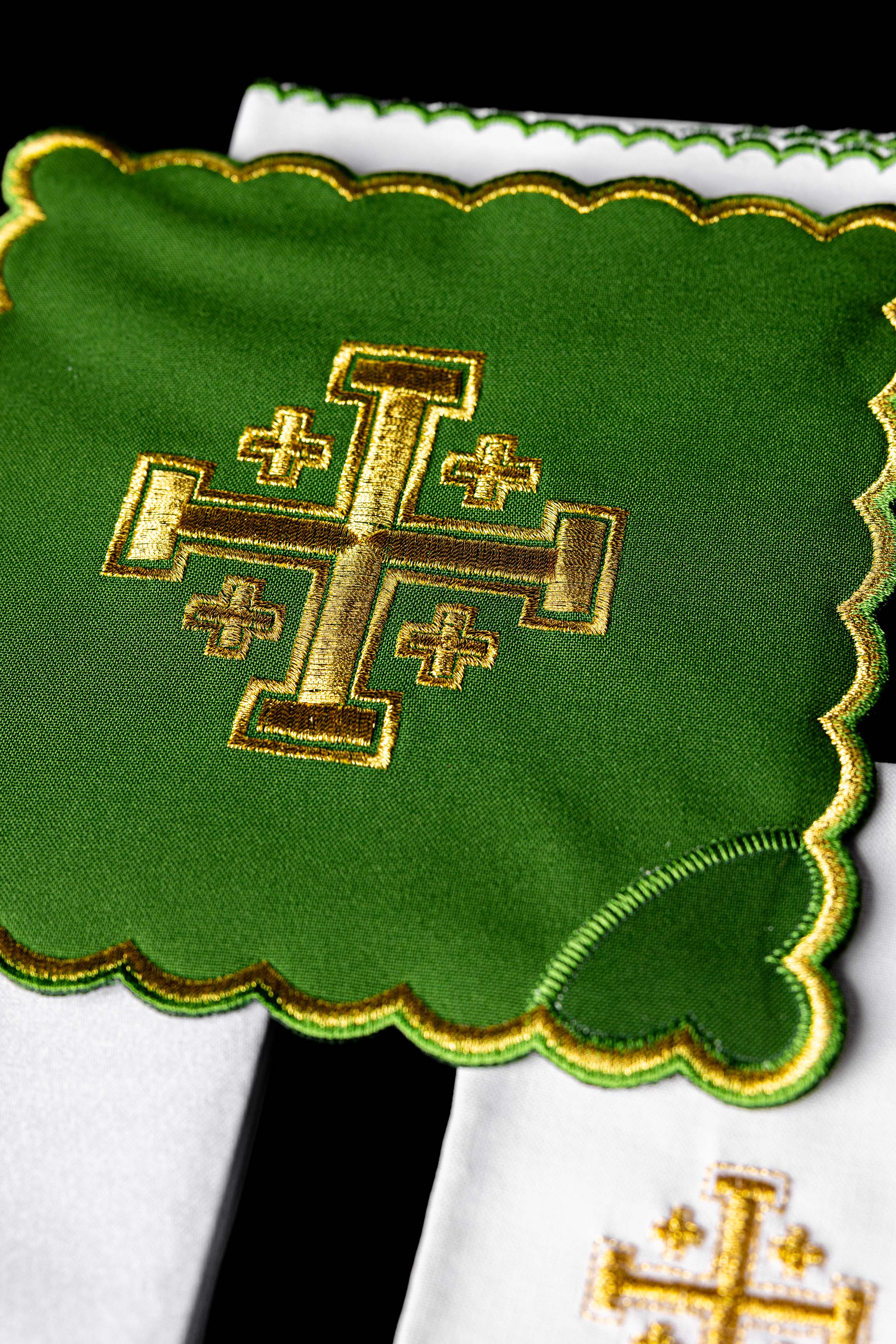 Chalice Linens with Cross Motif - CHASUBLES.COM