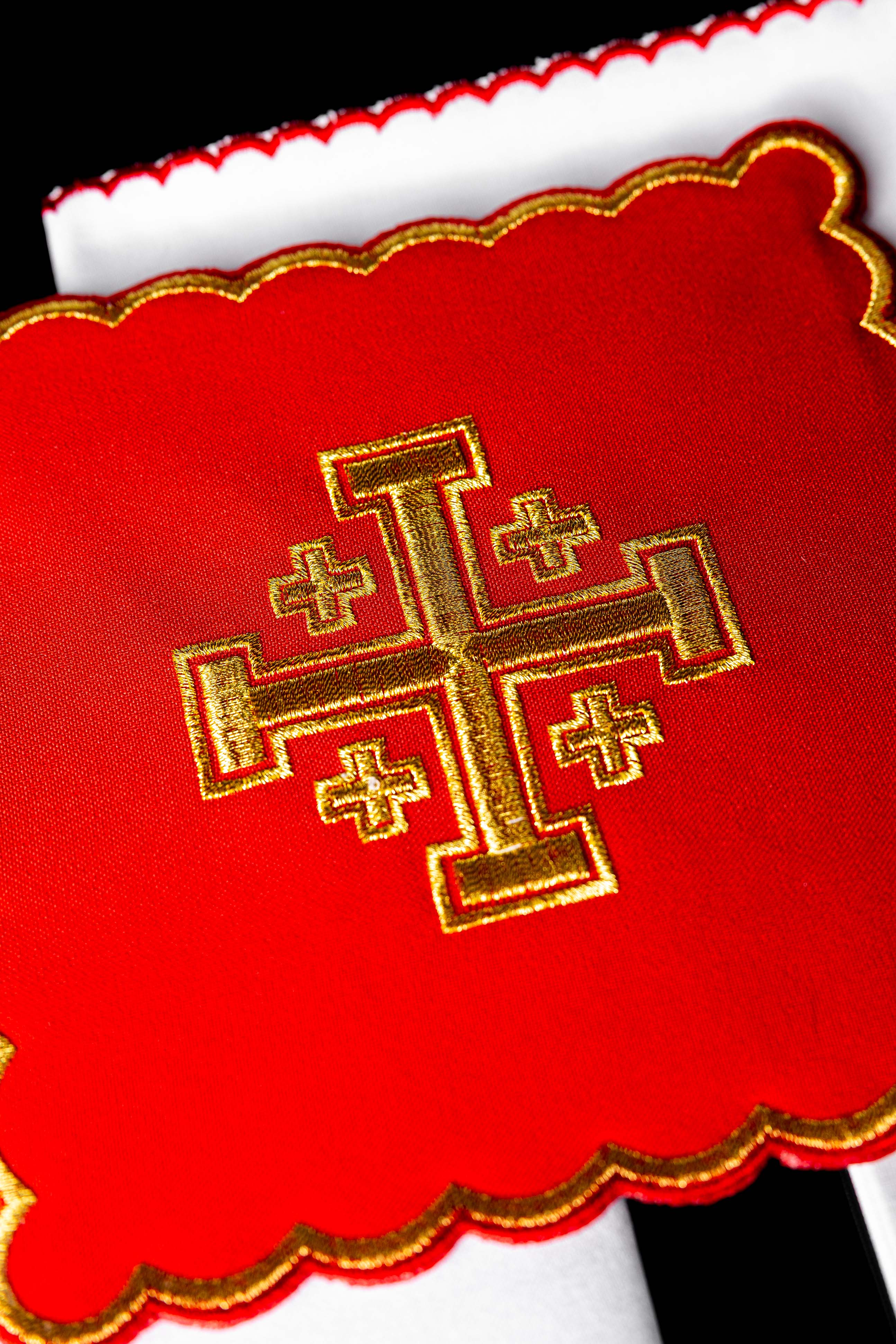 Chalice Set with red Pall and Jerusalem Cross embroidery - CHASUBLES.COM